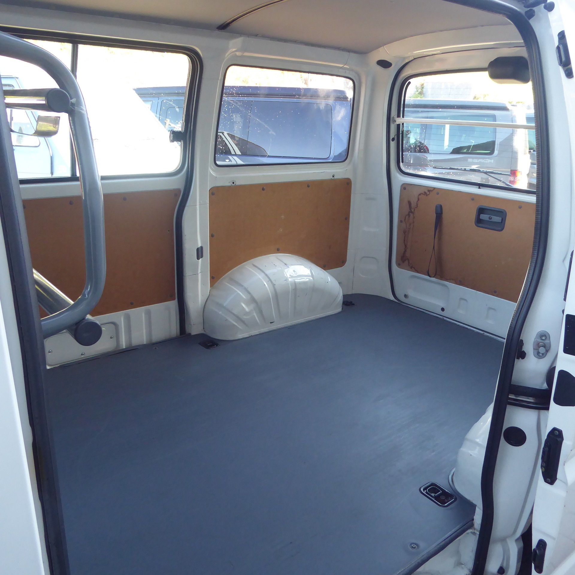 TOYOTA Hiace D-4D Kombi 4WD SWB-image-6