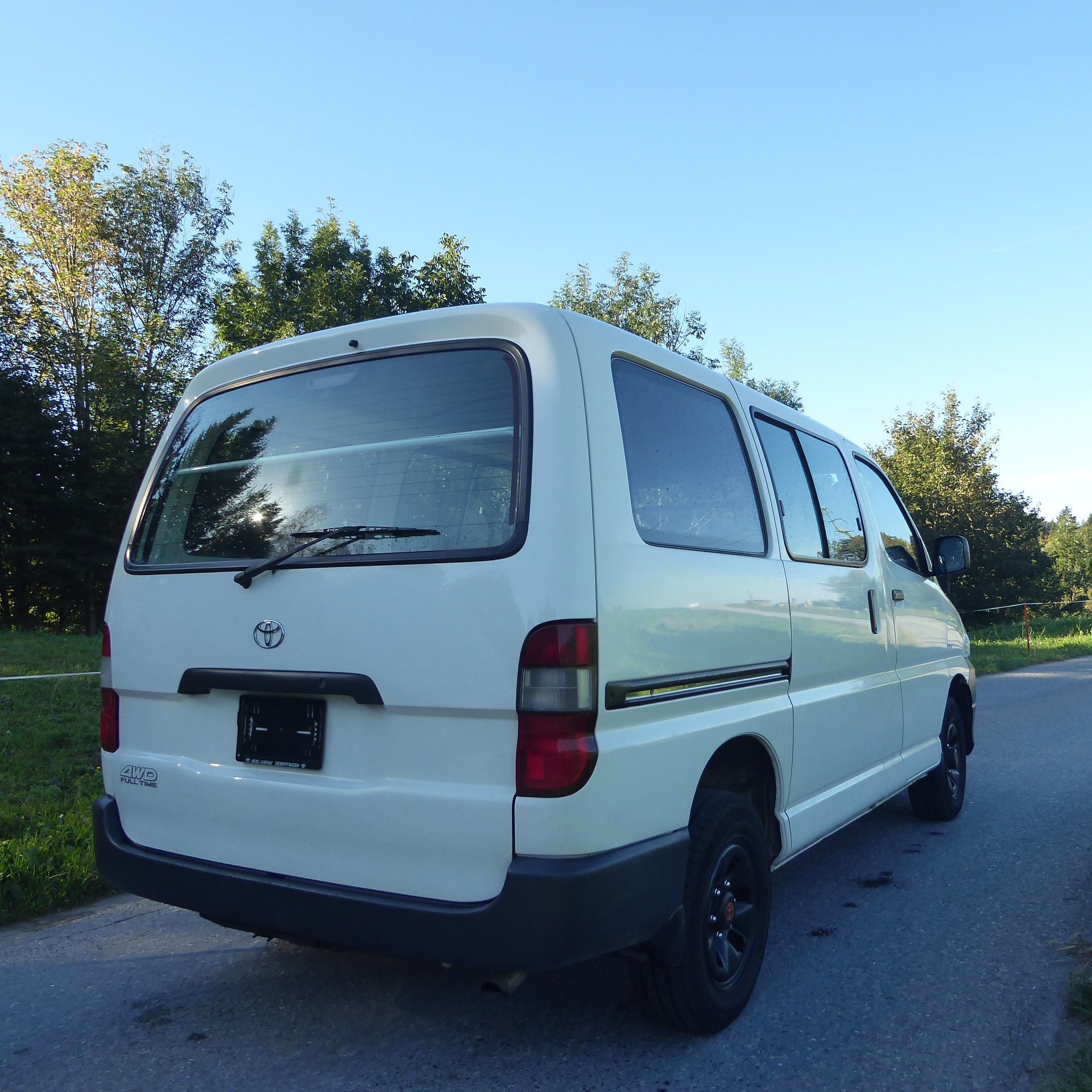 TOYOTA Hiace D-4D Kombi 4WD SWB-image-3