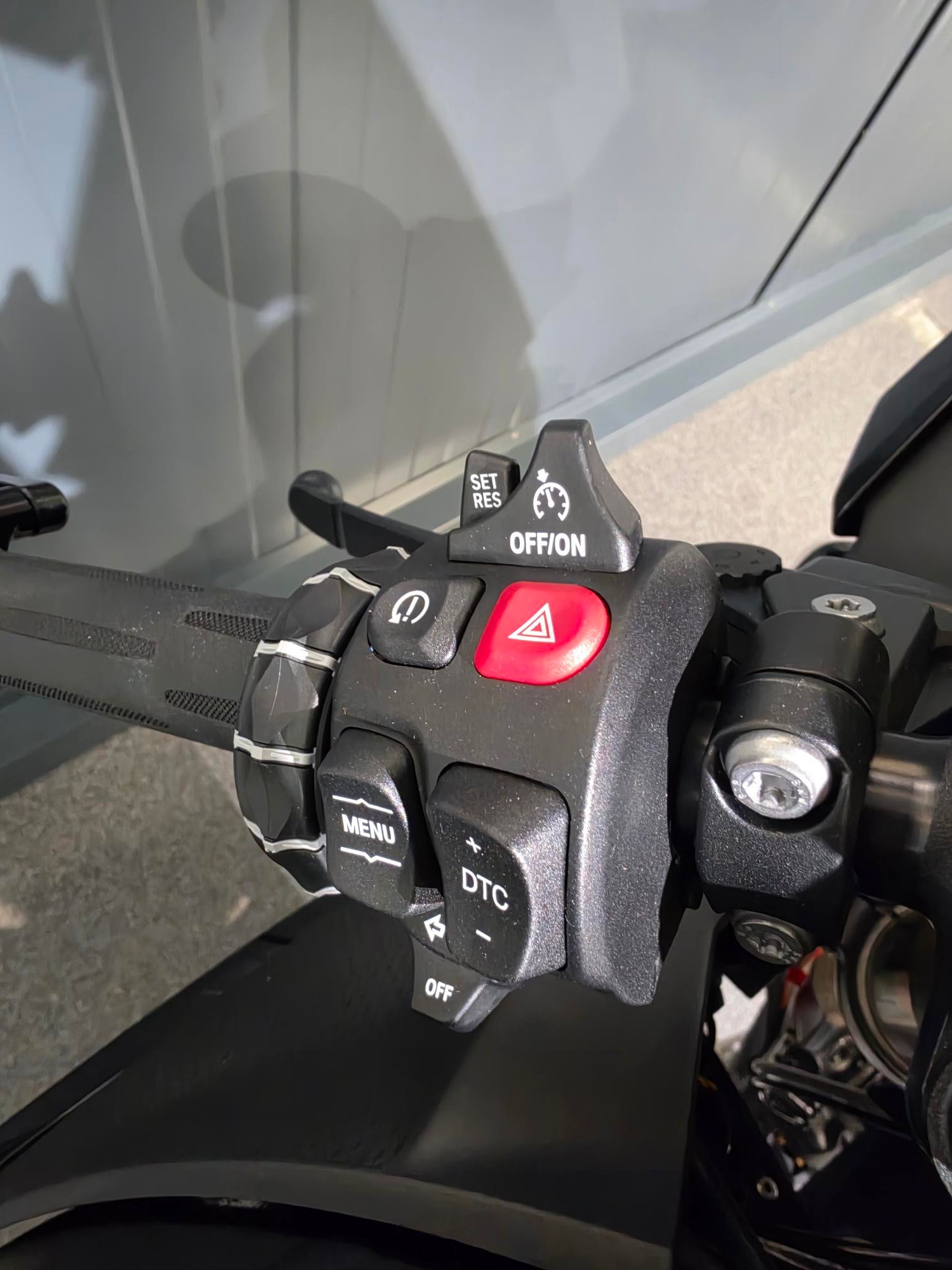 BMW S 1000 RR - Spätig-Umbau-showroom-element-3