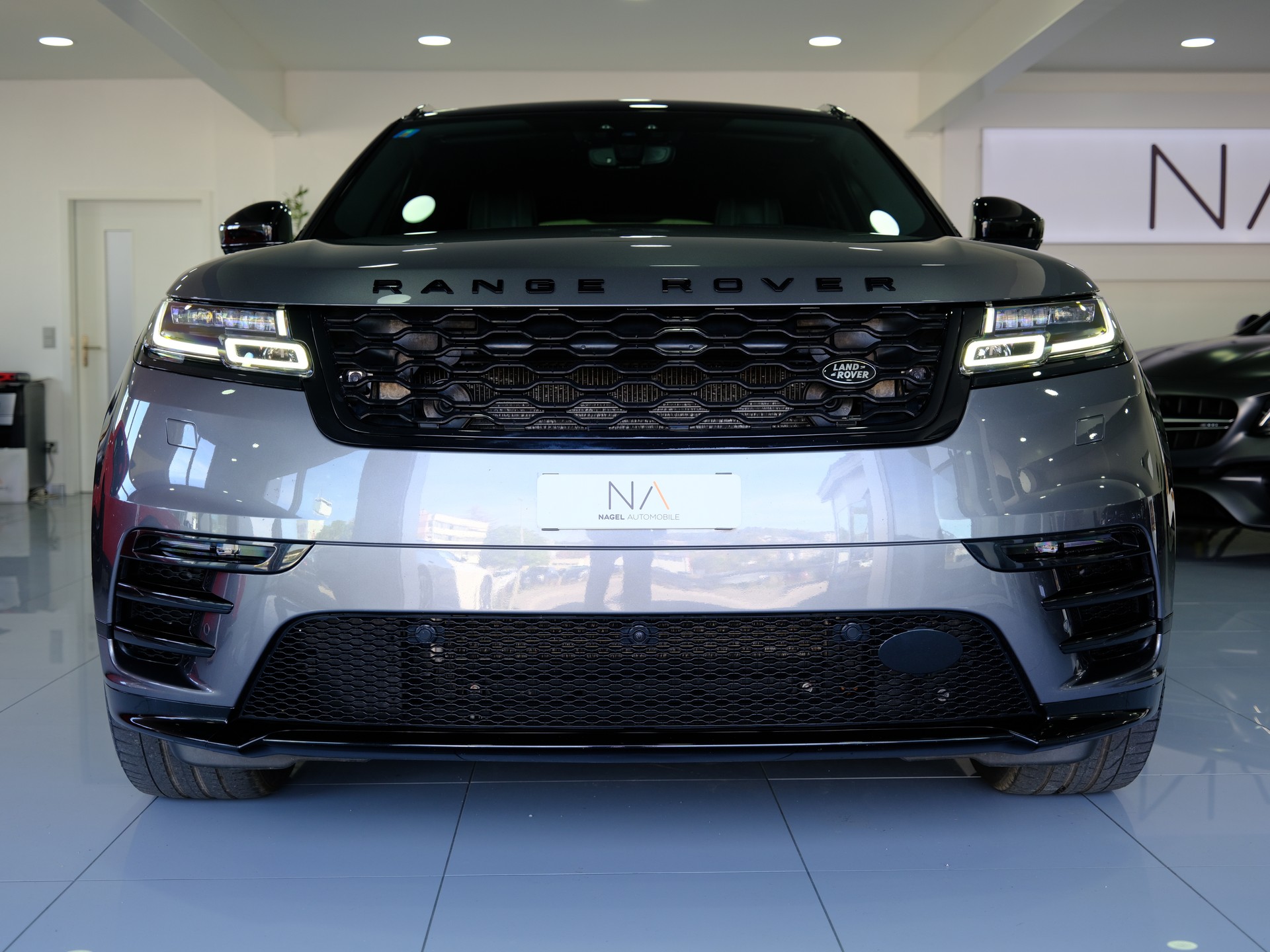 LAND ROVER Range Rover Velar R-Dynamic D 300 *Panoramadach* *360° Kamera*-showroom-element-2
