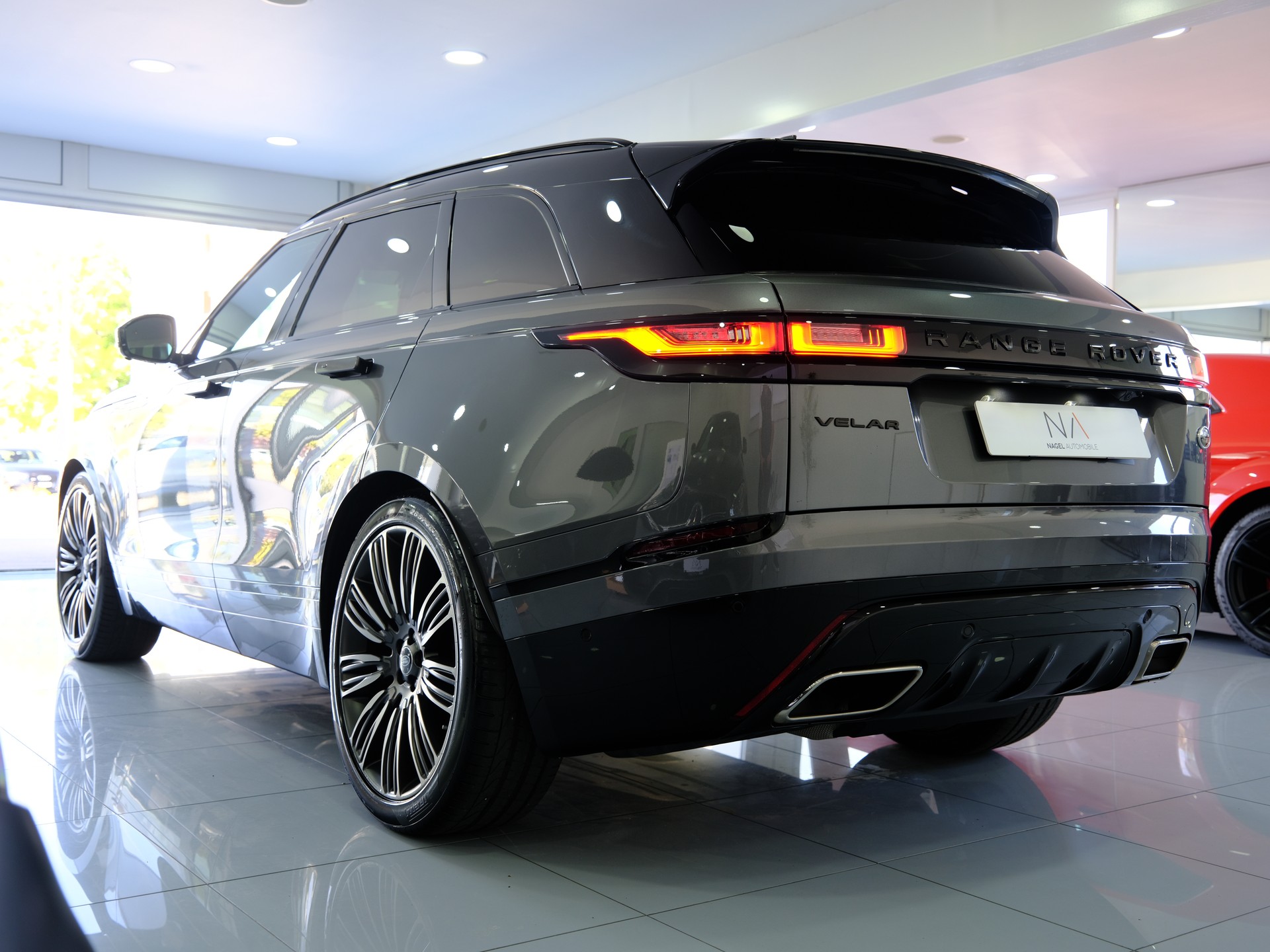 LAND ROVER Range Rover Velar R-Dynamic D 300 *Panoramadach* *360° Kamera*-image-4