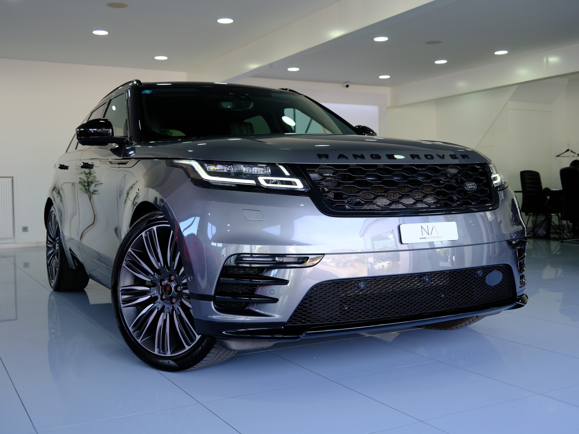 LAND ROVER Range Rover Velar R-Dynamic D 300 *Panoramadach* *360° Kamera*