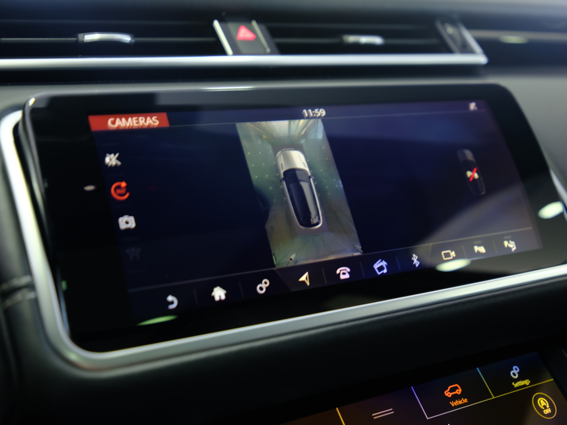 LAND ROVER Range Rover Velar R-Dynamic D 300 *Panoramadach* *360° Kamera*-image-21