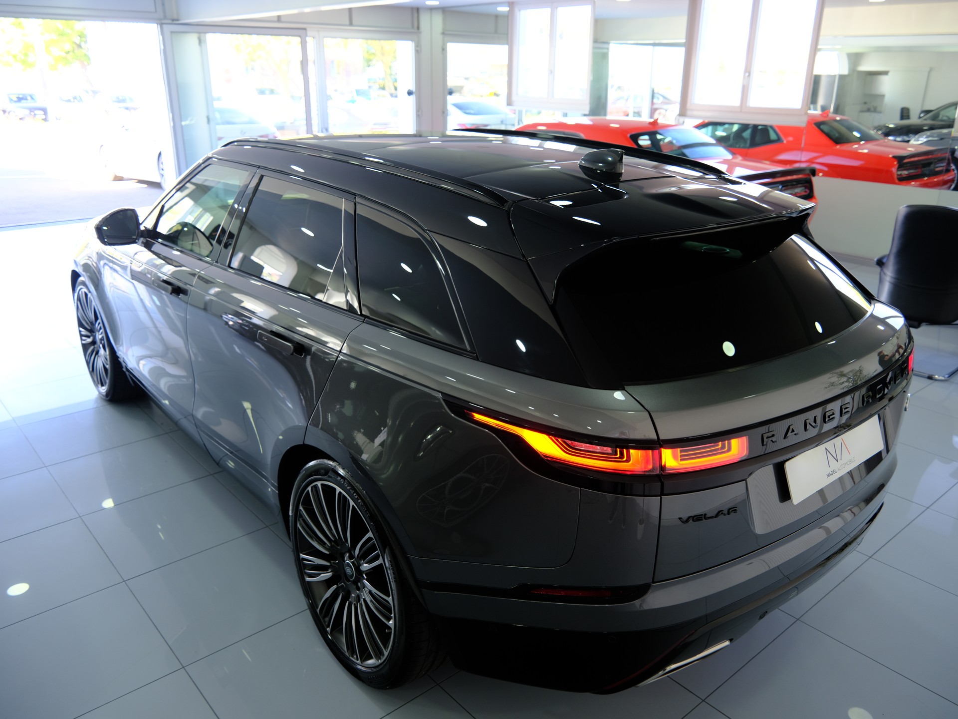 LAND ROVER Range Rover Velar R-Dynamic D 300 *Panoramadach* *360° Kamera*-image-9