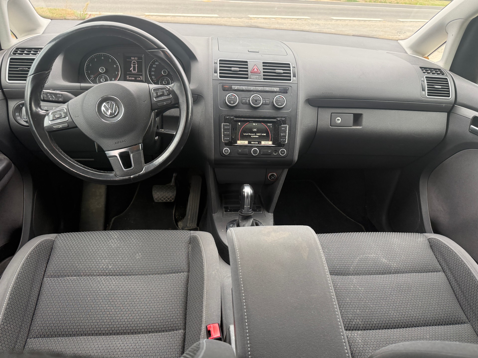 VW Touran 1.4 TSI Design DSG-image-10