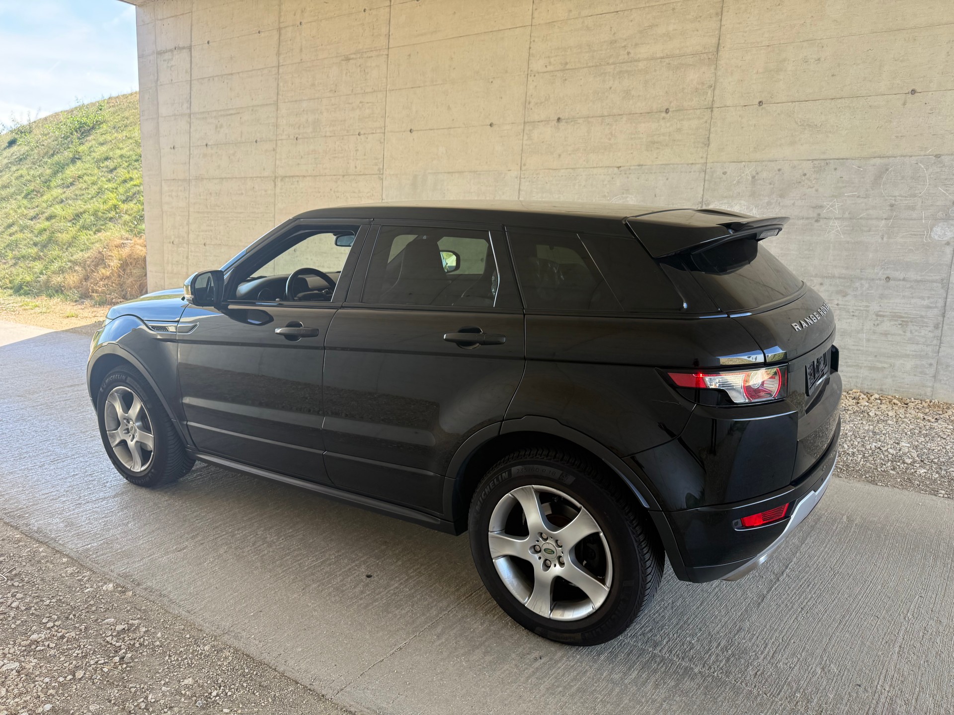 LAND ROVER Range Rover Evoque 2.2 SD4 Pure AT6-image-2