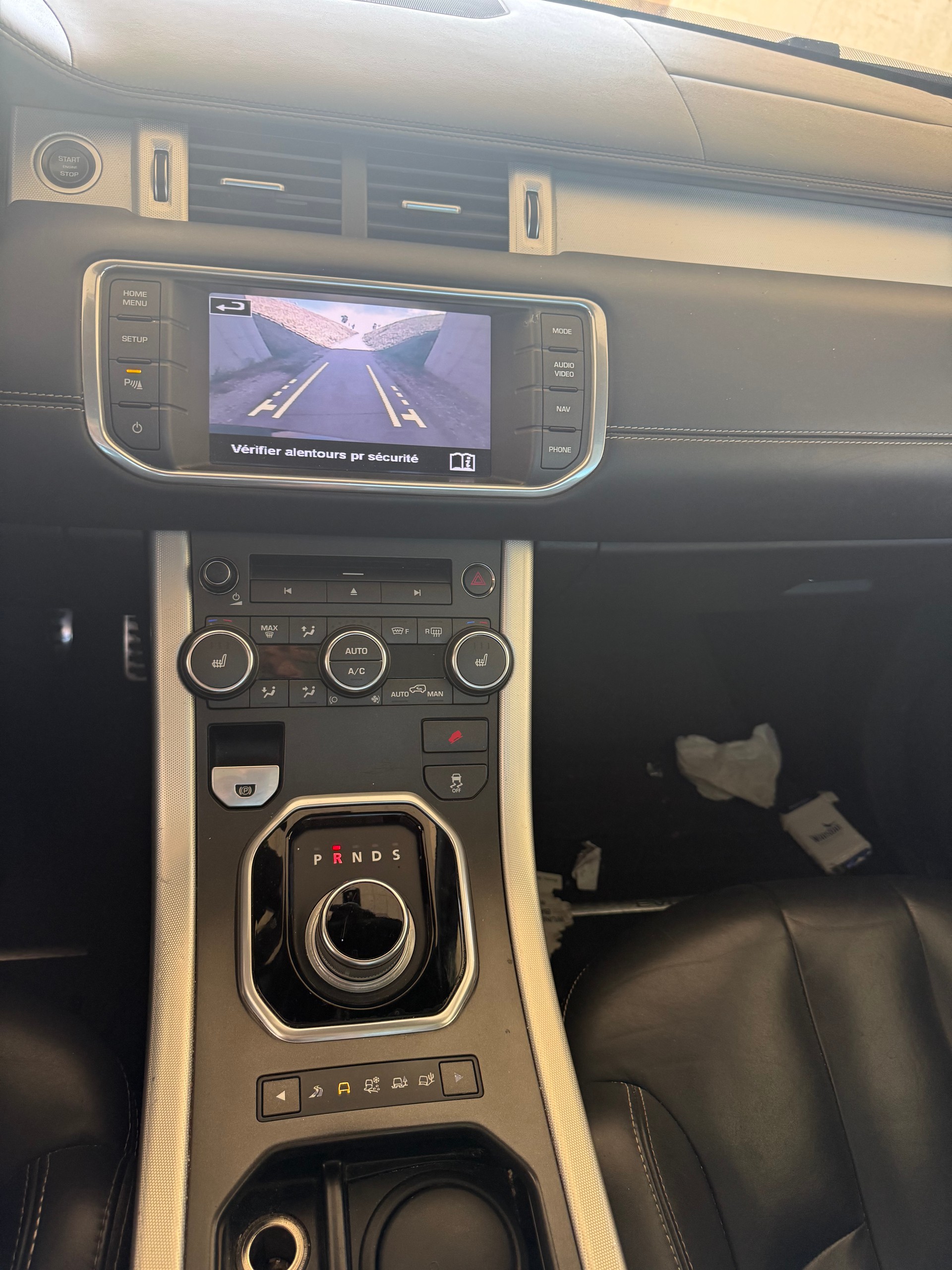 LAND ROVER Range Rover Evoque 2.2 SD4 Pure AT6-image-12