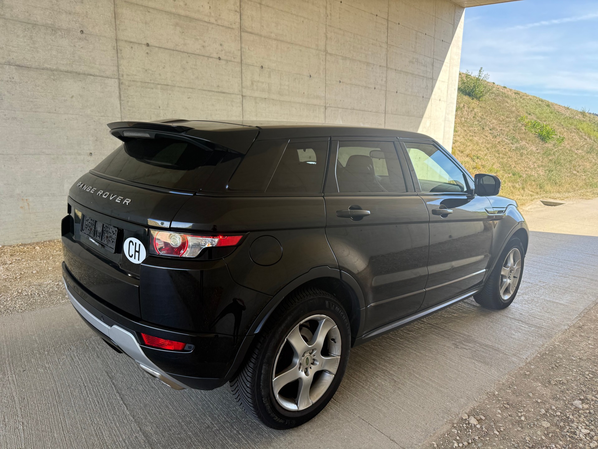 LAND ROVER Range Rover Evoque 2.2 SD4 Pure AT6-image-4