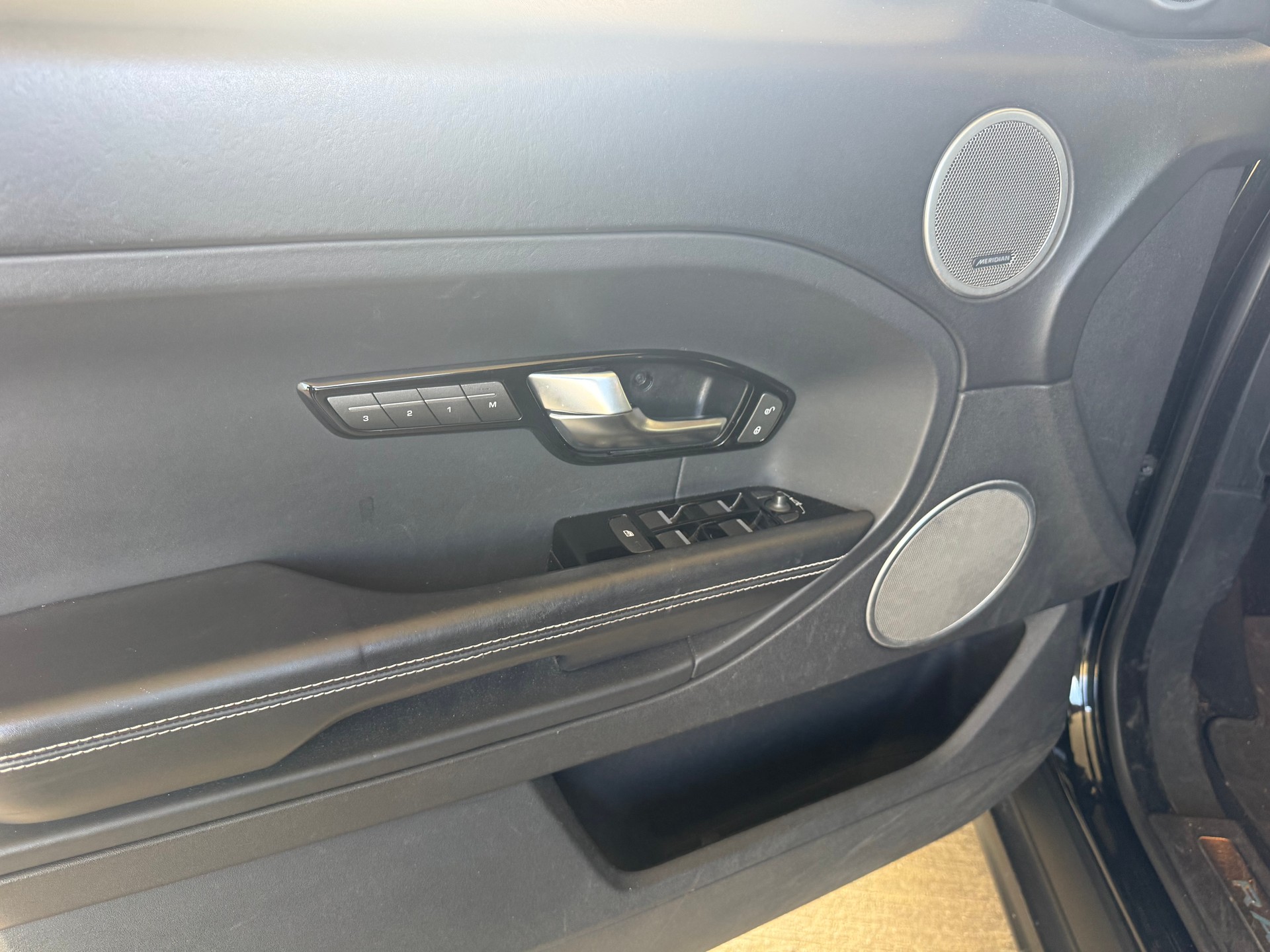 LAND ROVER Range Rover Evoque 2.2 SD4 Pure AT6-image-8