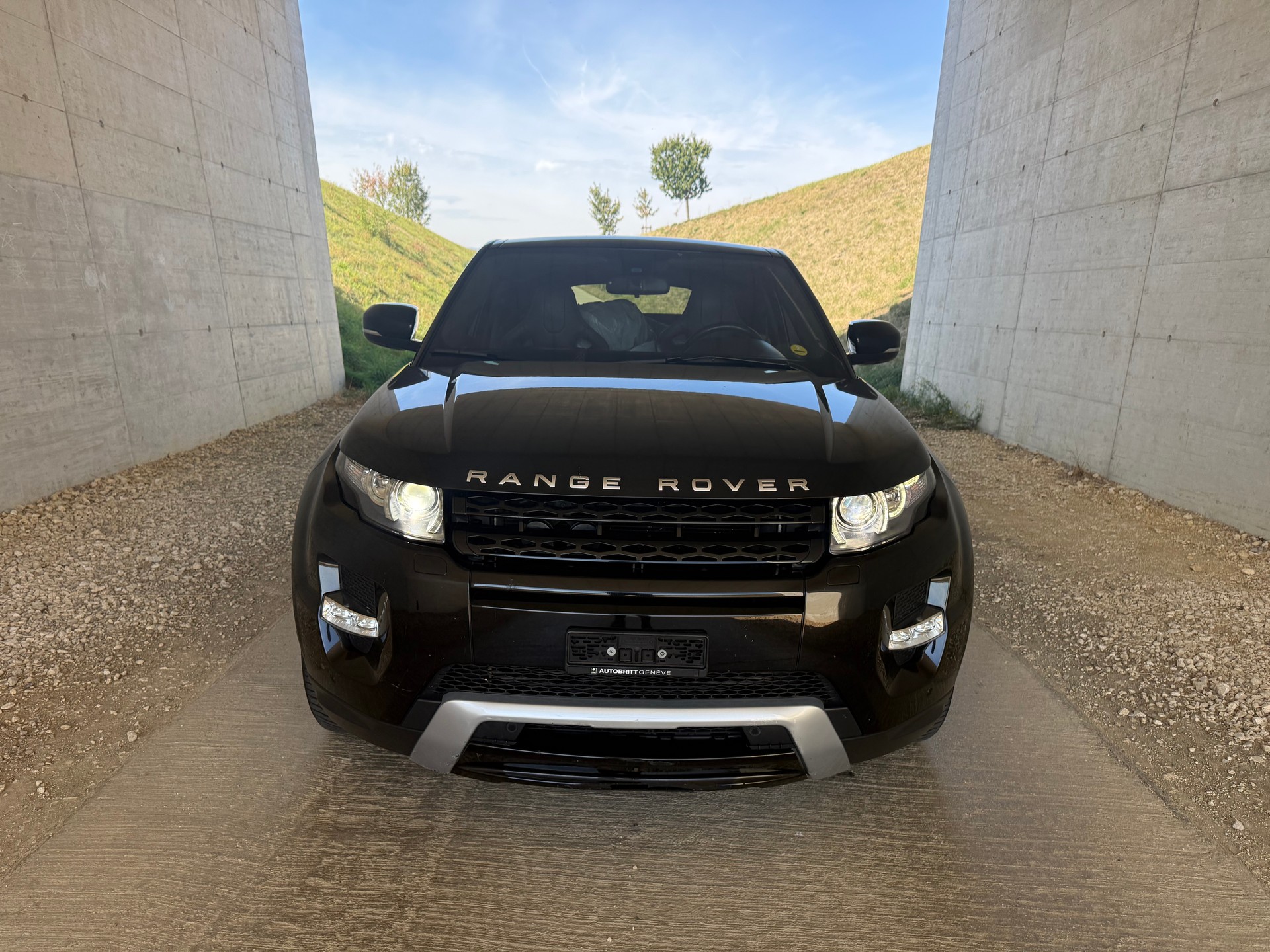LAND ROVER Range Rover Evoque 2.2 SD4 Pure AT6-image-0