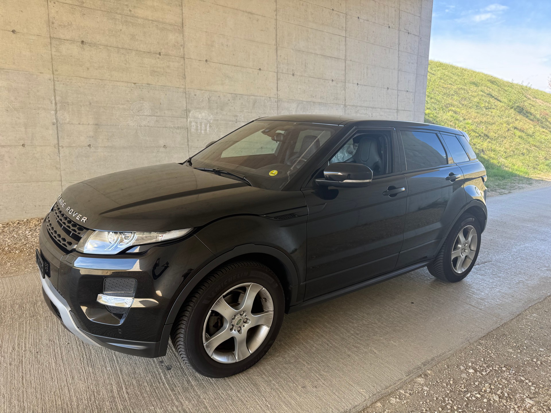 LAND ROVER Range Rover Evoque 2.2 SD4 Pure AT6-image-1