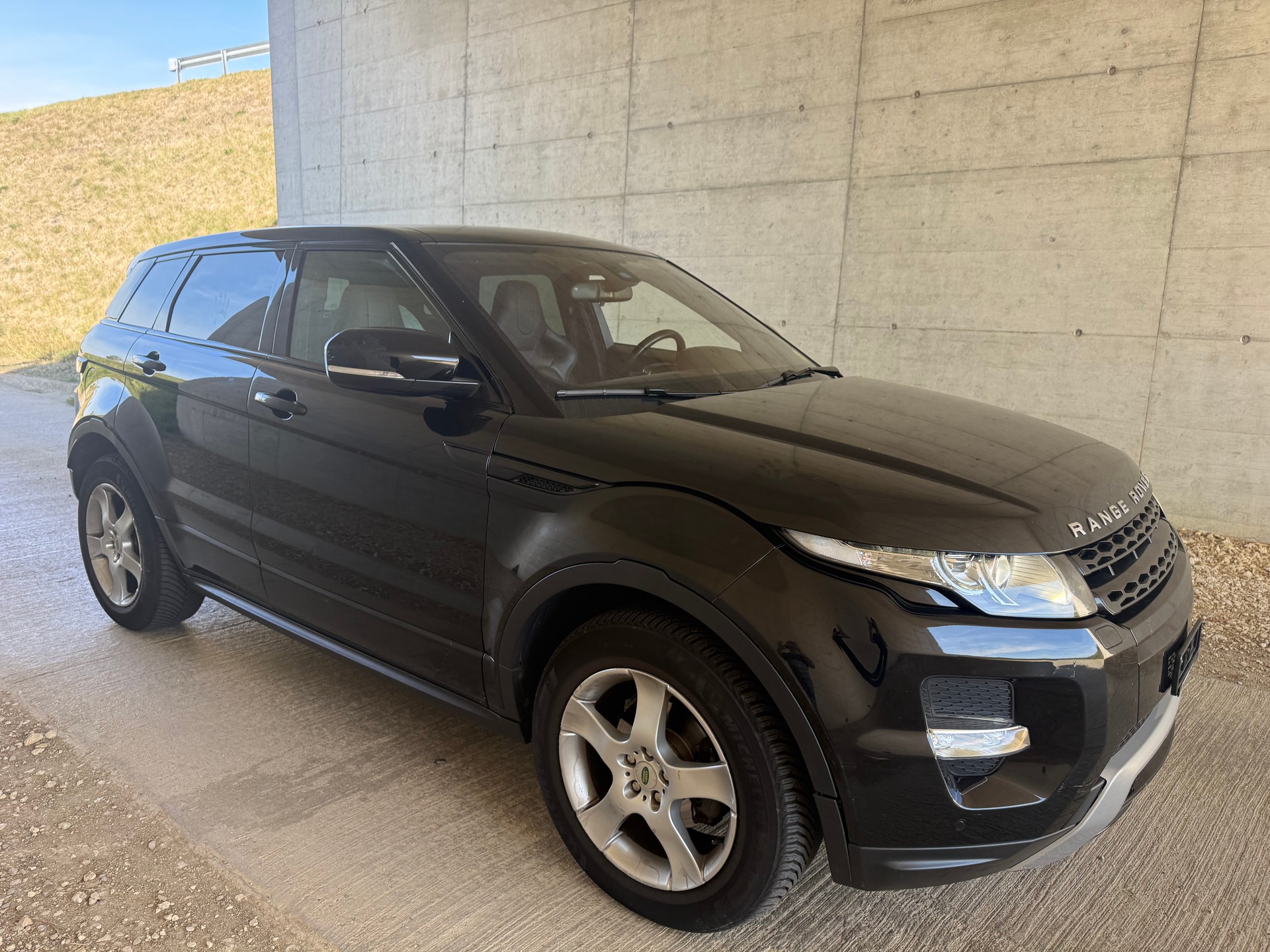 LAND ROVER Range Rover Evoque 2.2 SD4 Pure AT6-image-5