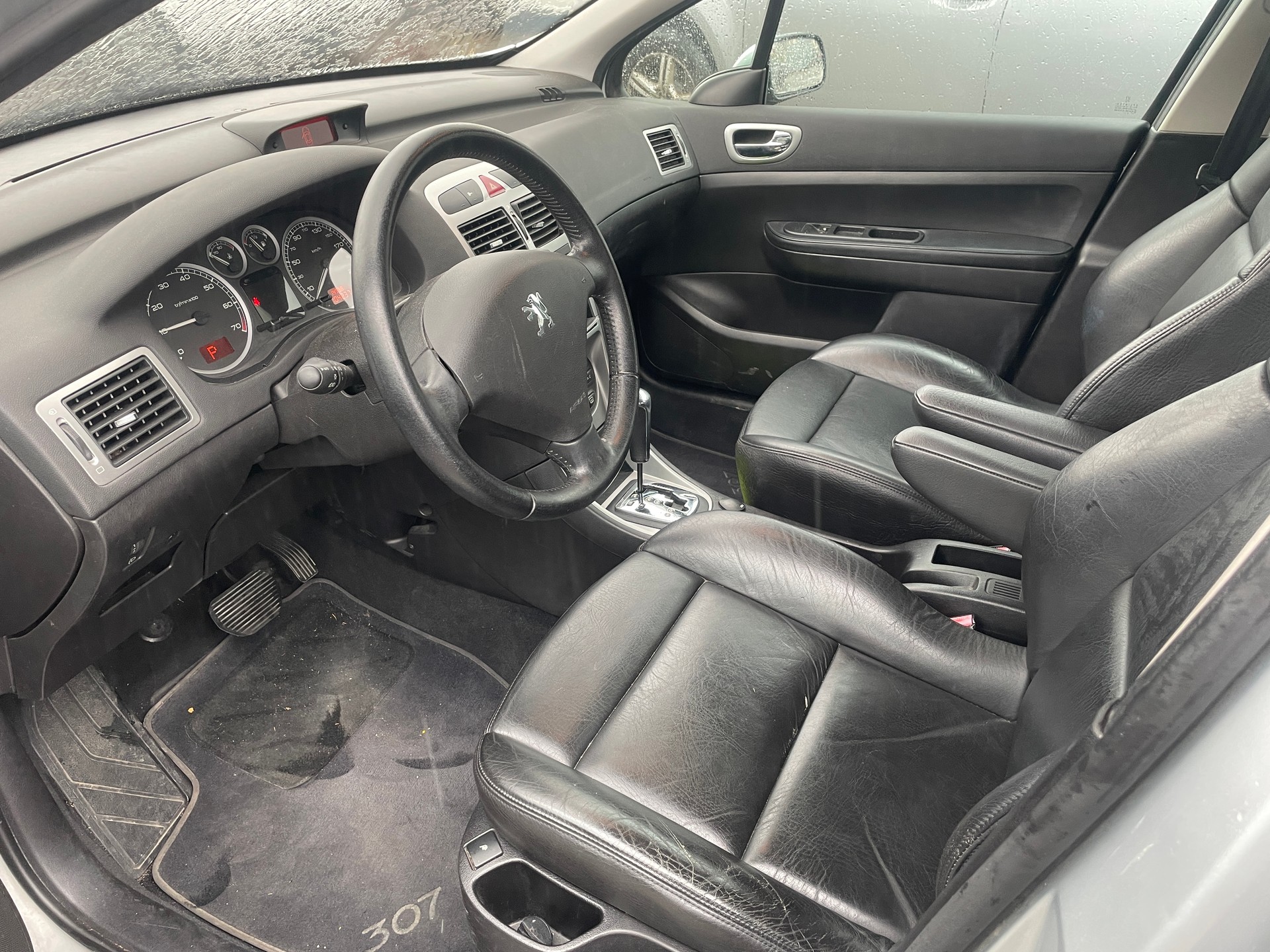 PEUGEOT 307 2.0 16V Black&Silver Edition-image-5