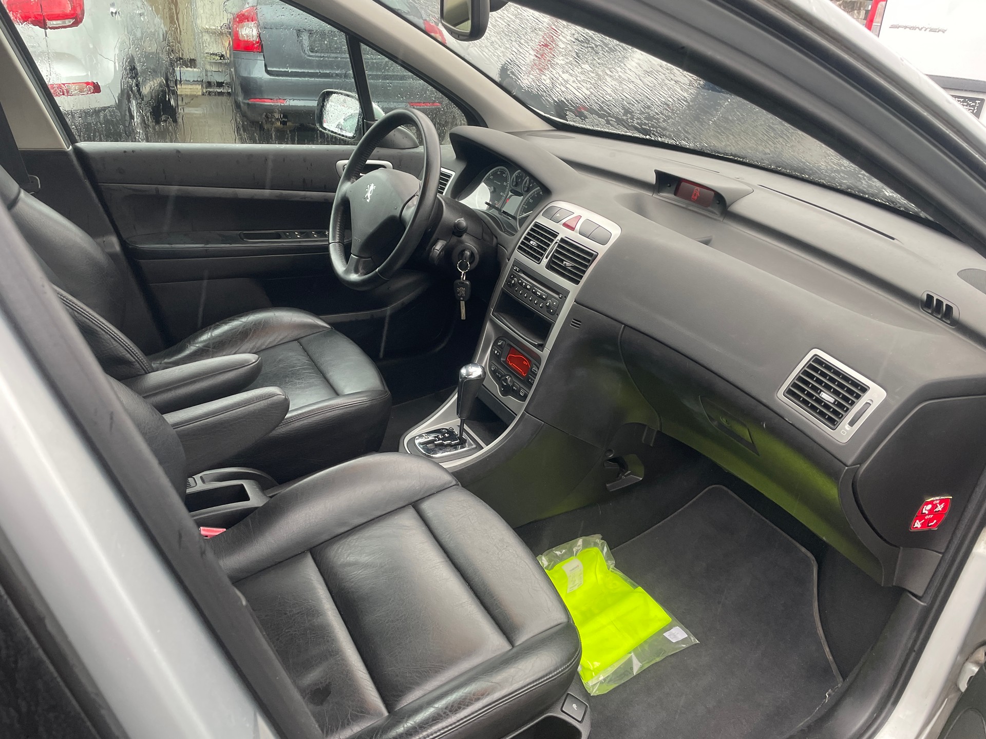 PEUGEOT 307 2.0 16V Black&Silver Edition-image-8