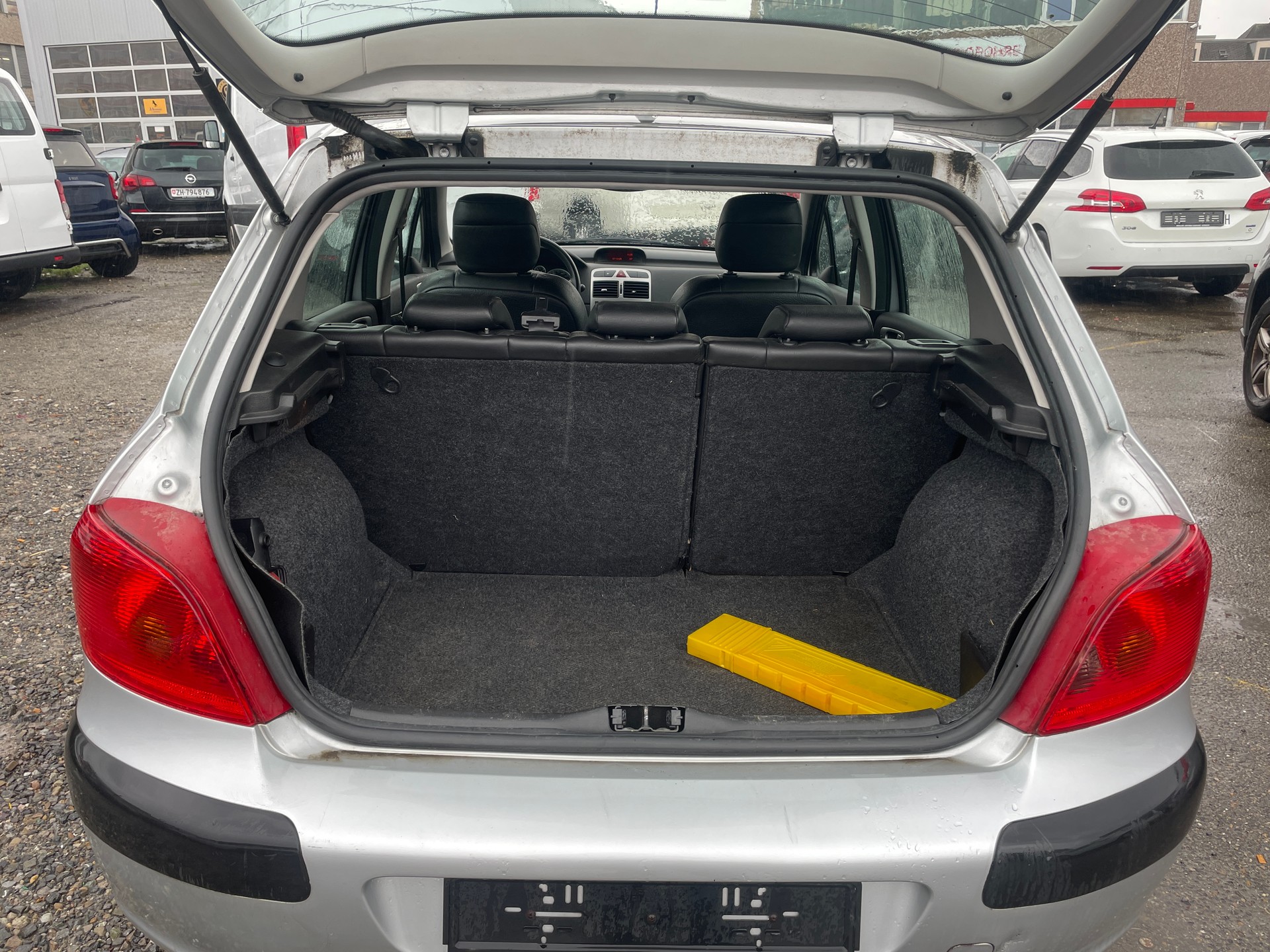 PEUGEOT 307 2.0 16V Black&Silver Edition-image-11