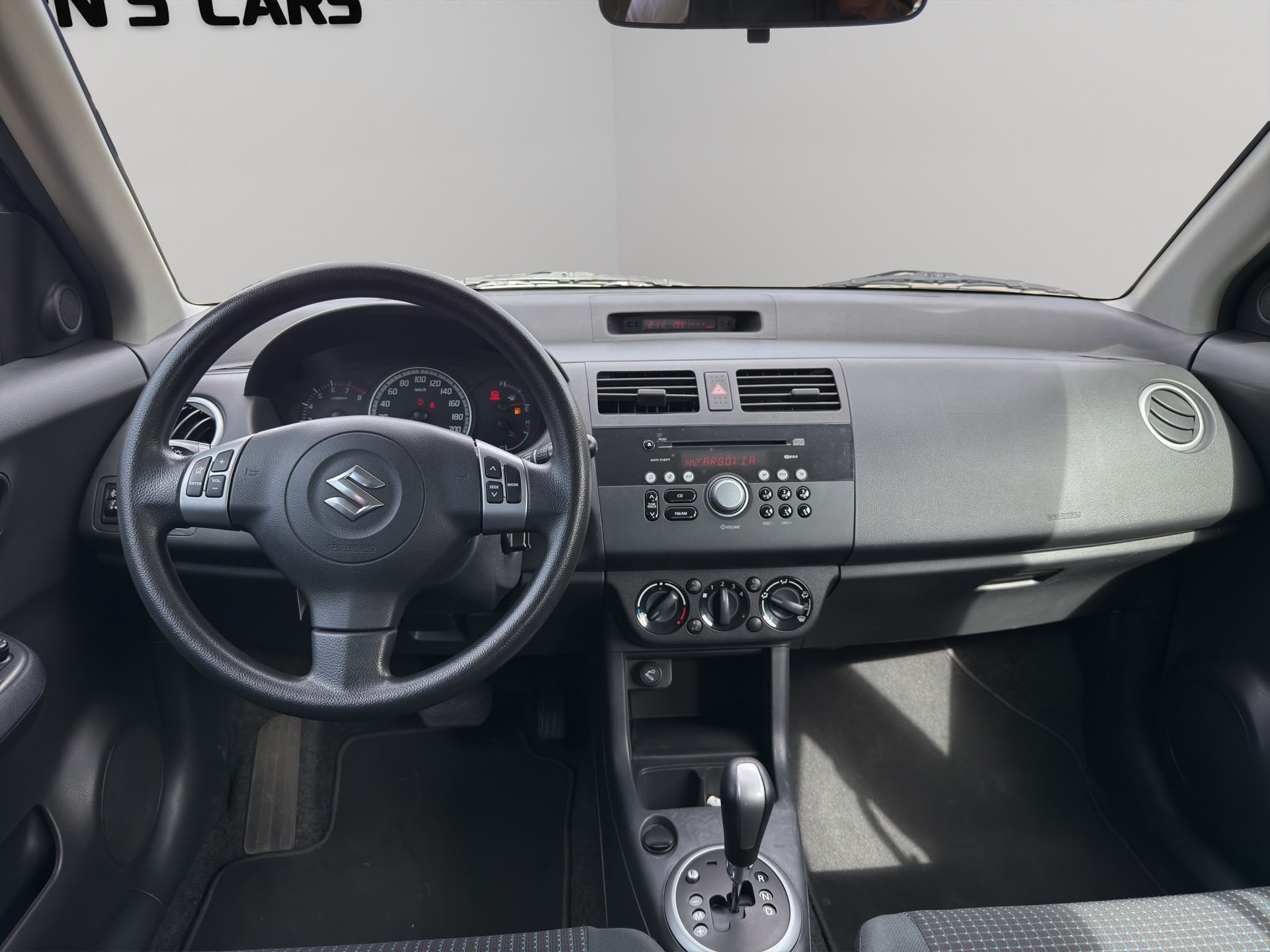 SUZUKI Swift 1.3i 16V GL Top-image-12