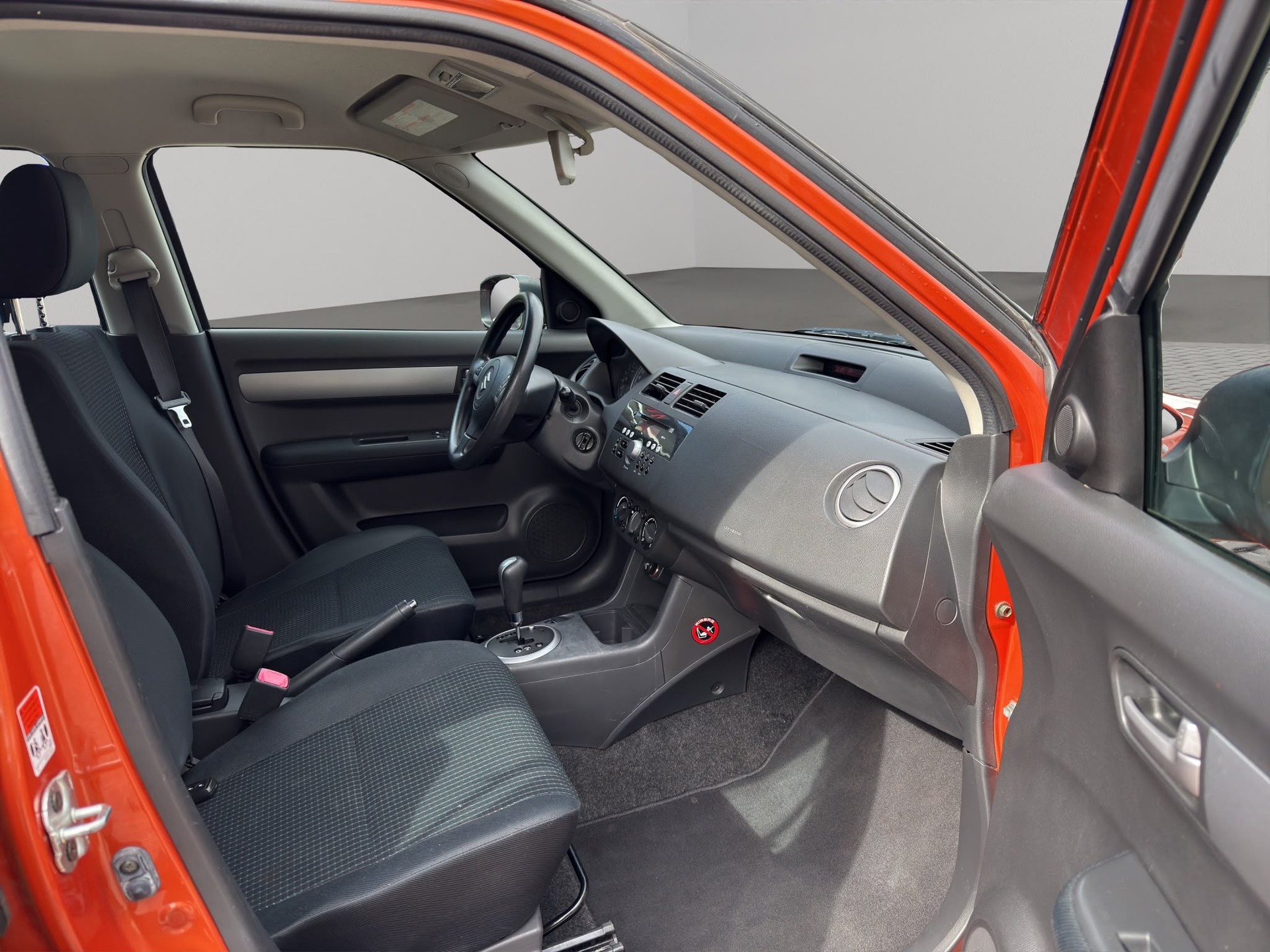 SUZUKI Swift 1.3i 16V GL Top-image-9
