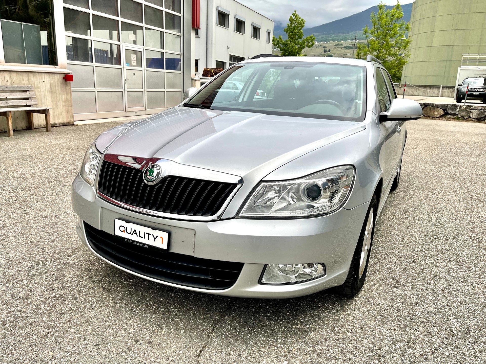 SKODA Octavia Combi 2.0 TDI Ambiente DSG-image-3