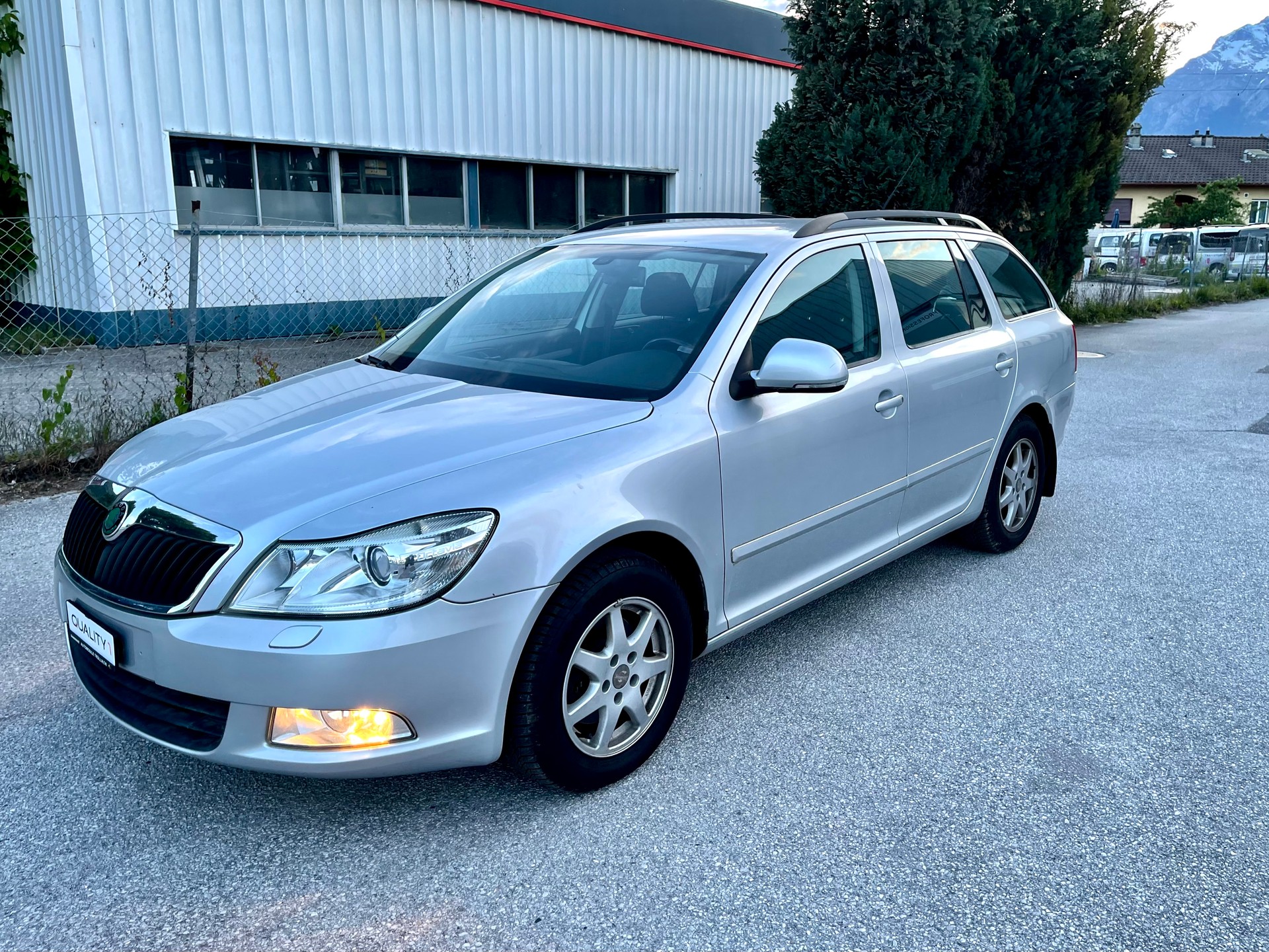 SKODA Octavia Combi 2.0 TDI Ambiente DSG-image-12