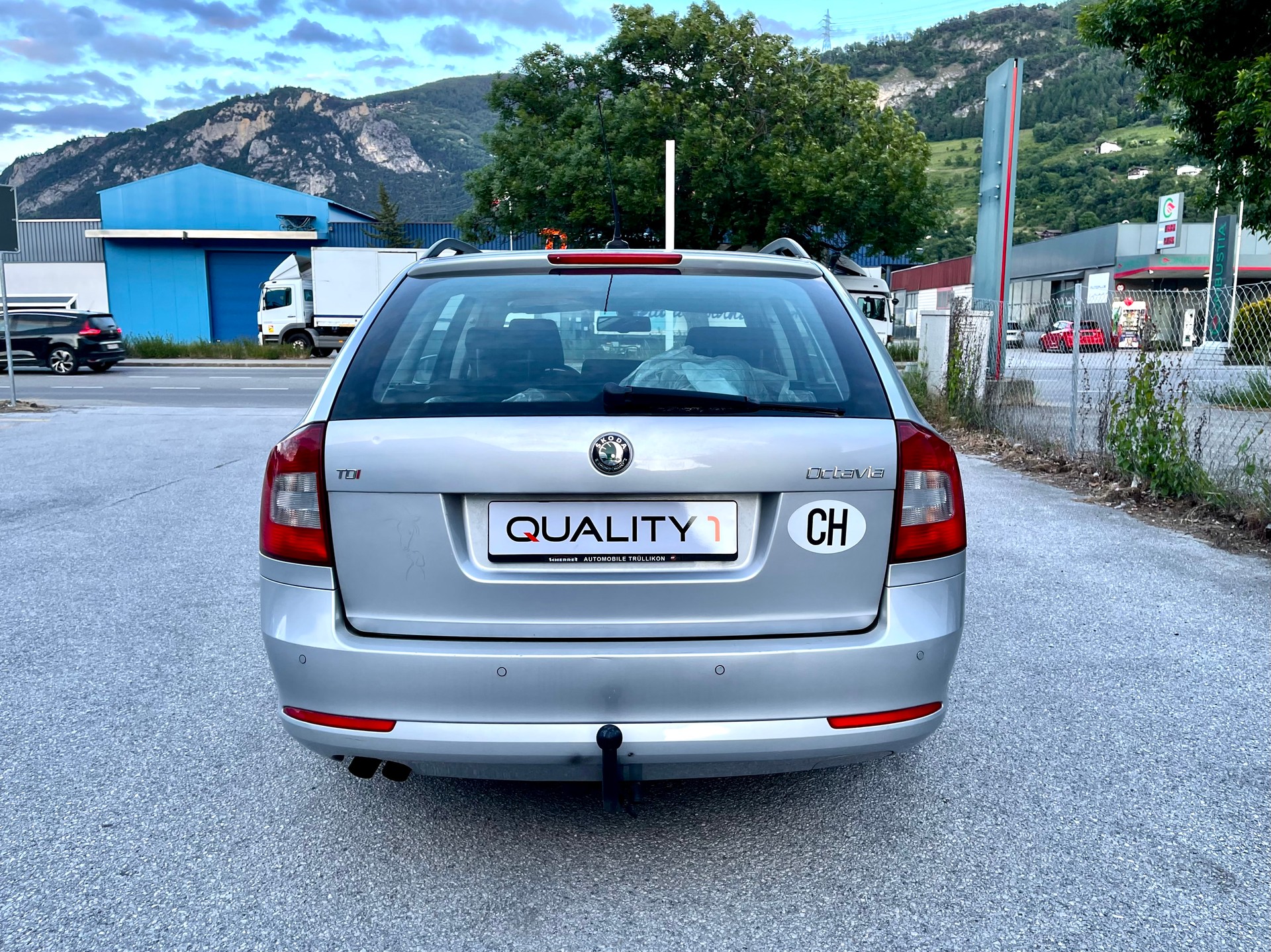 SKODA Octavia Combi 2.0 TDI Ambiente DSG-image-13