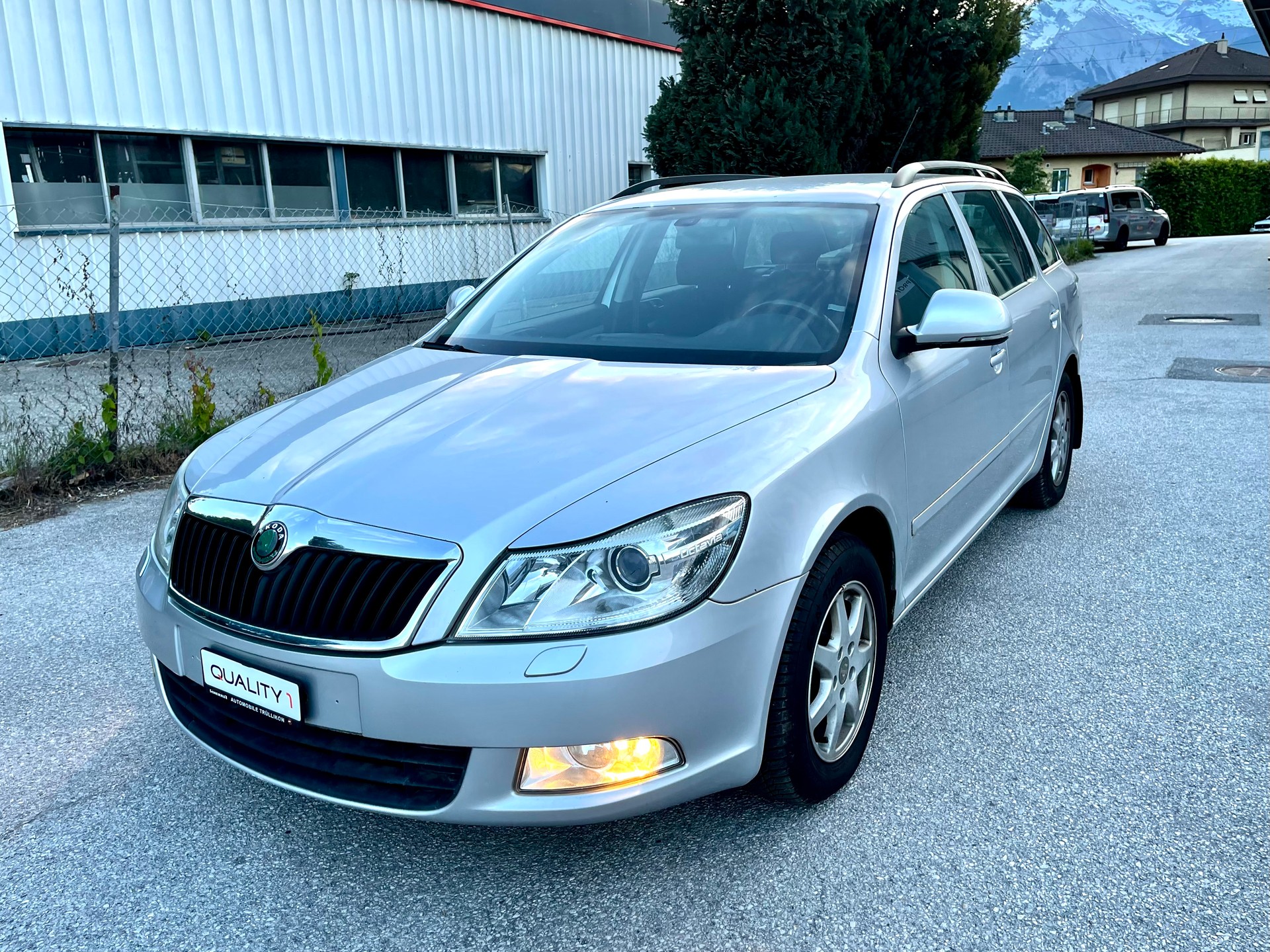 SKODA Octavia Combi 2.0 TDI Ambiente DSG-image-8