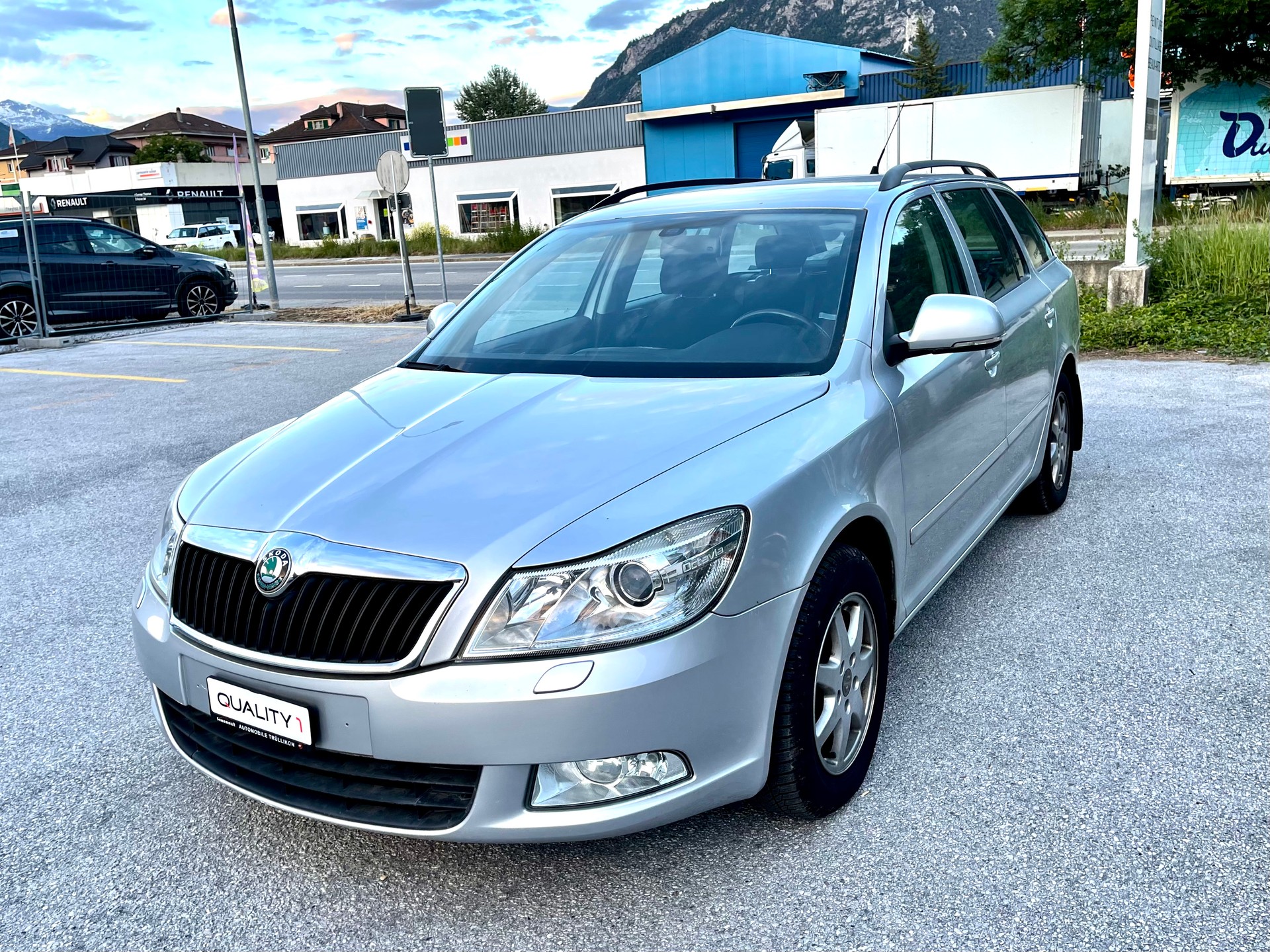 SKODA Octavia Combi 2.0 TDI Ambiente DSG-image-3