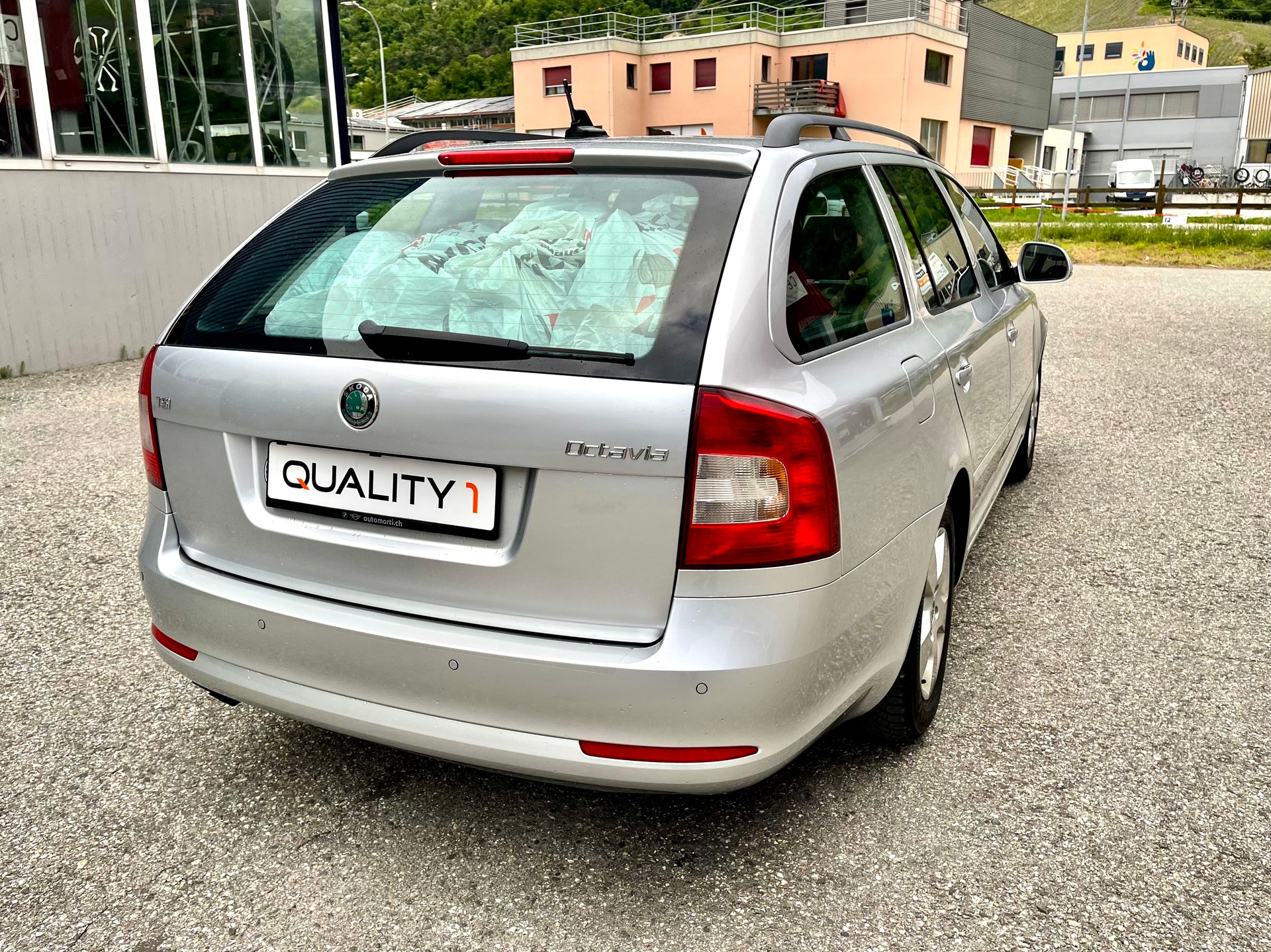 SKODA Octavia Combi 2.0 TDI Ambiente DSG-image-2