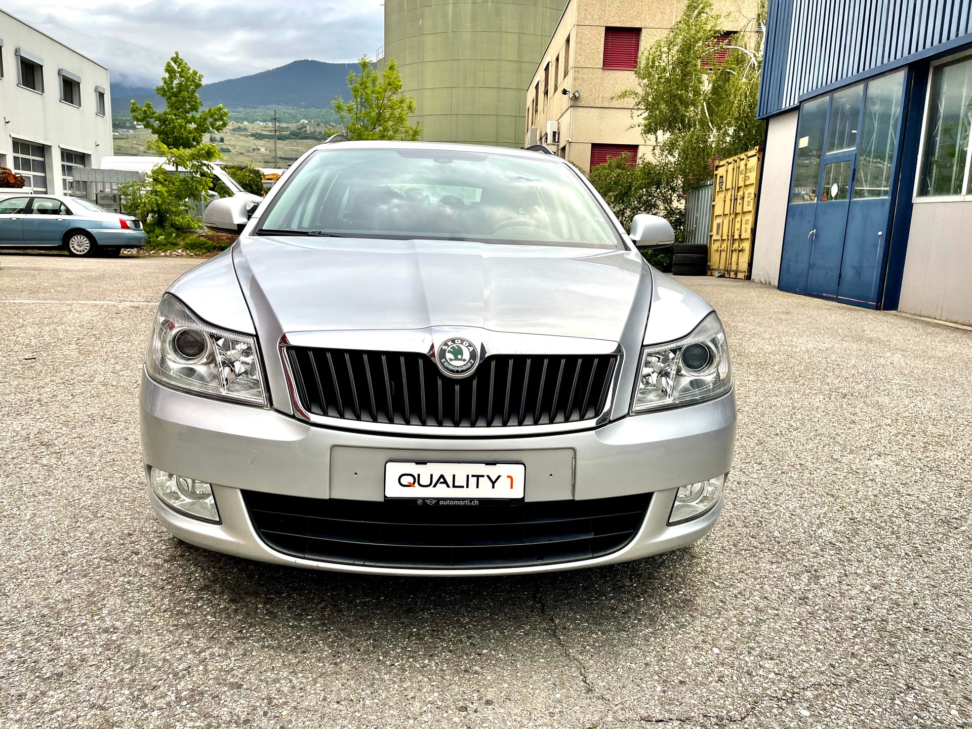 SKODA Octavia Combi 2.0 TDI Ambiente DSG-image-4