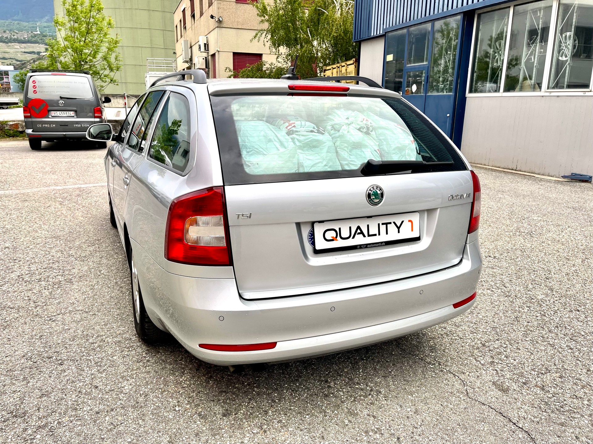 SKODA Octavia Combi 2.0 TDI Ambiente DSG-image-13