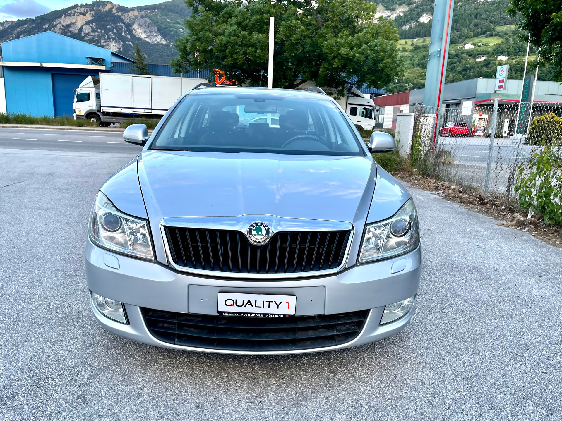 SKODA Octavia Combi 2.0 TDI Ambiente DSG-image-17