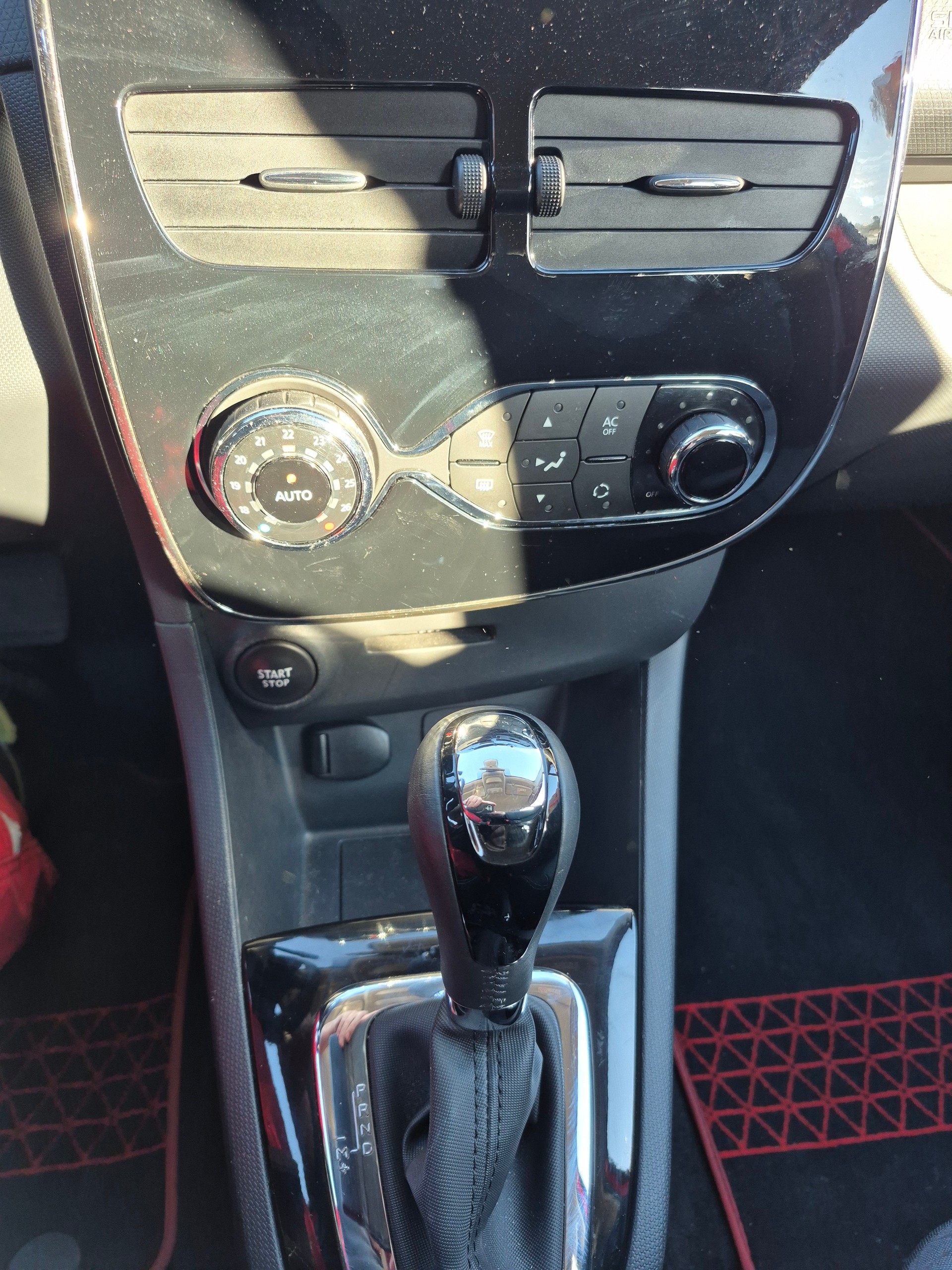 RENAULT Clio 1.2 16V T Swiss Edition EDC-image-14