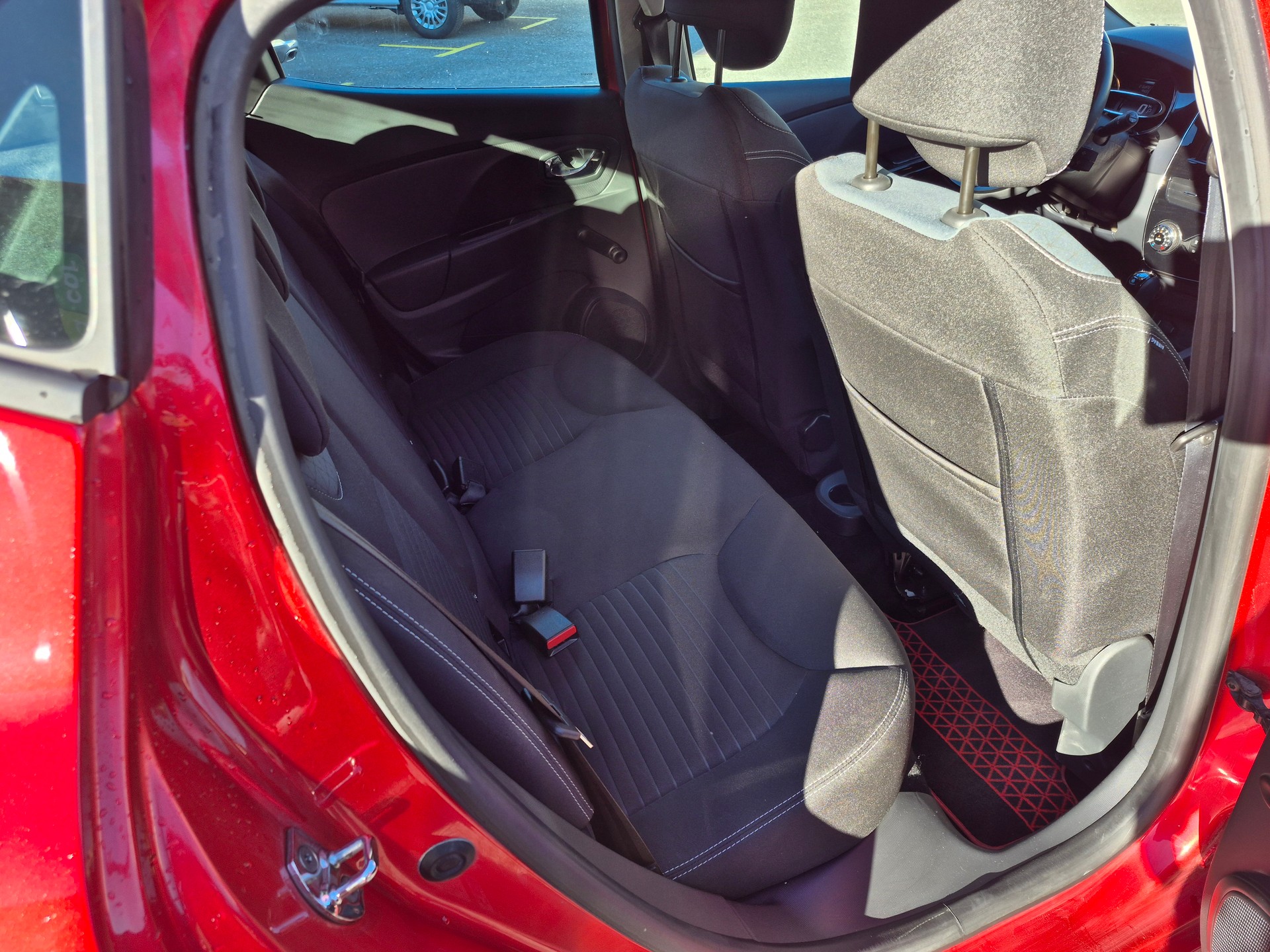 RENAULT Clio 1.2 16V T Swiss Edition EDC-image-11