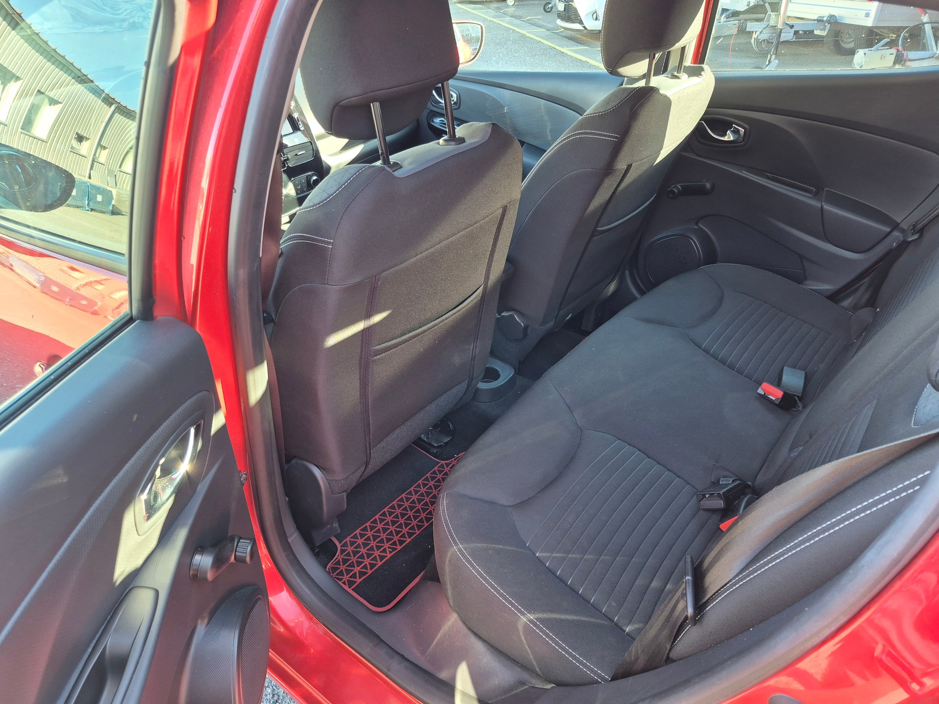 RENAULT Clio 1.2 16V T Swiss Edition EDC-image-9