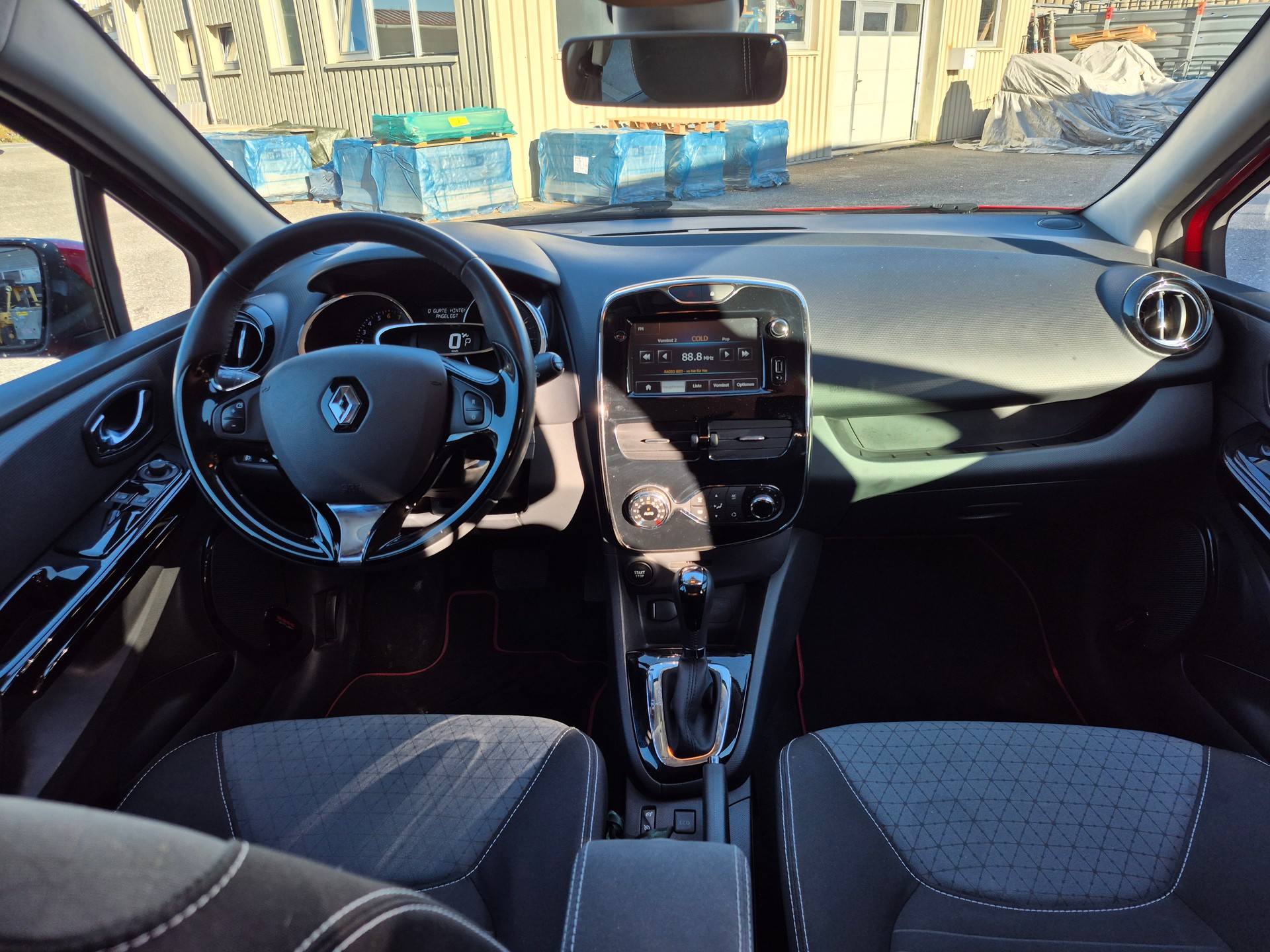 RENAULT Clio 1.2 16V T Swiss Edition EDC-image-13