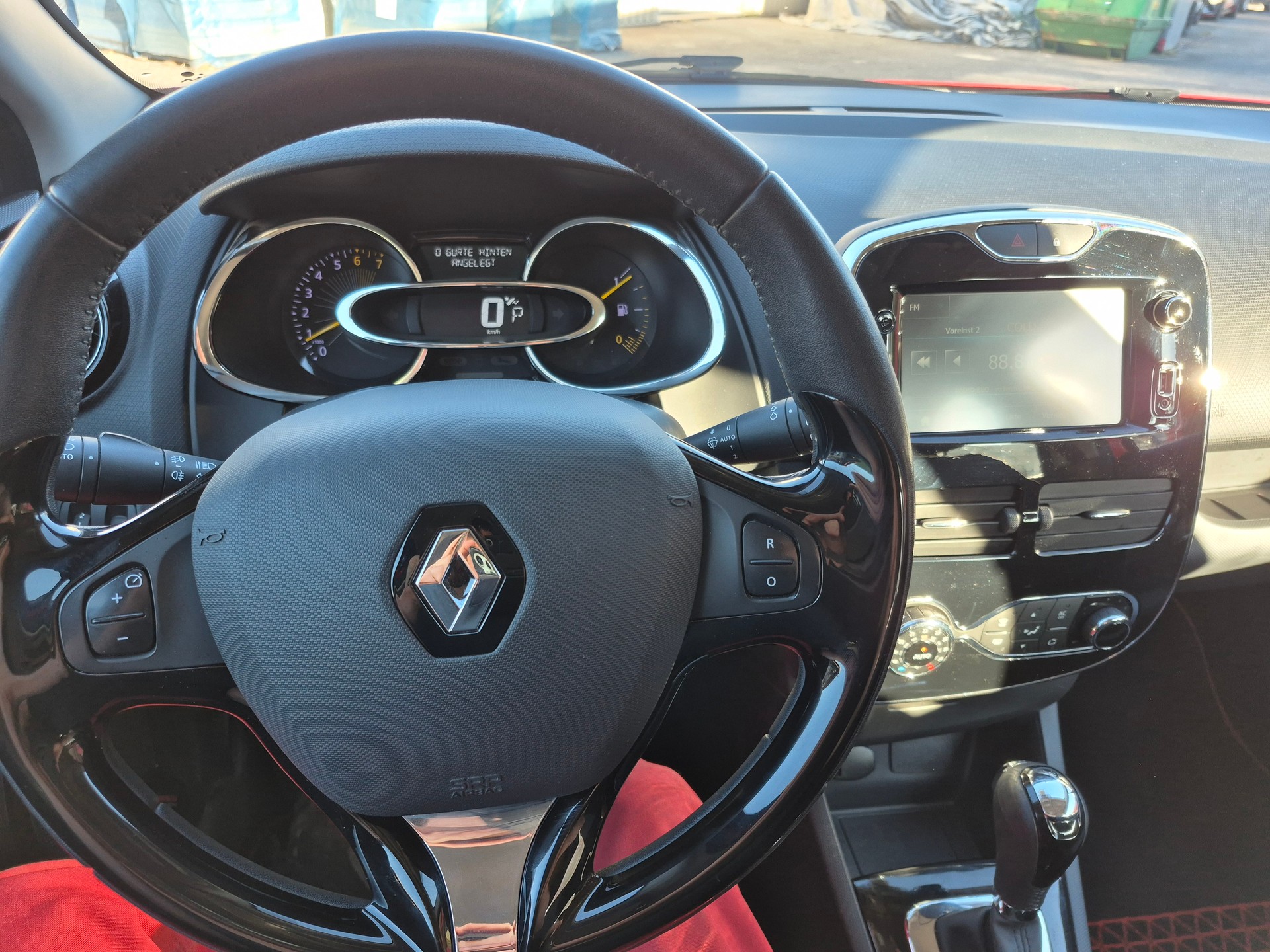 RENAULT Clio 1.2 16V T Swiss Edition EDC-image-15