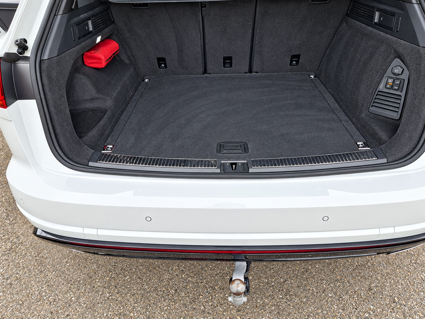 VW Touareg 3.0 V6 TDI 286 R-Line Tiptronic-image-9