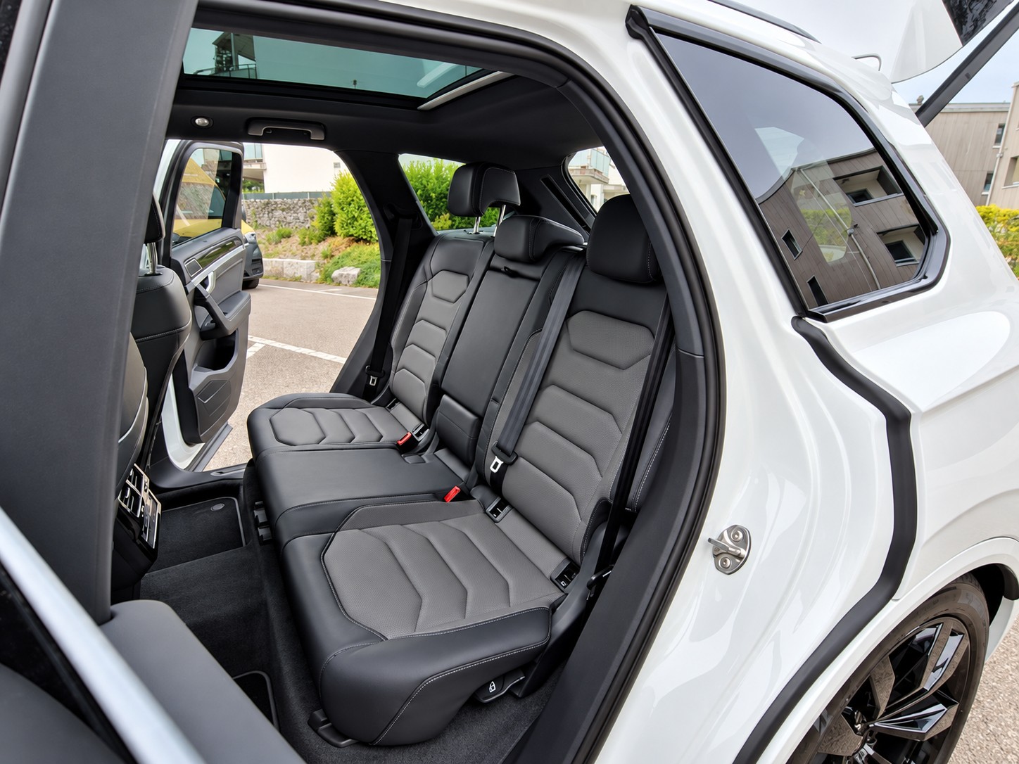 VW Touareg 3.0 V6 TDI 286 R-Line Tiptronic-image-6