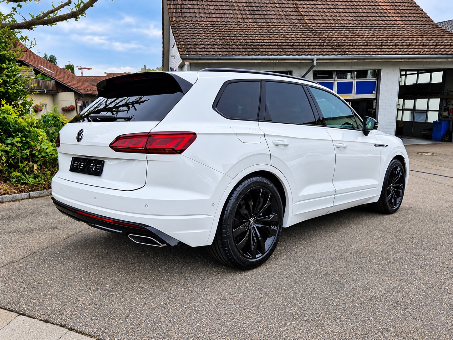VW Touareg 3.0 V6 TDI 286 R-Line Tiptronic-image-2