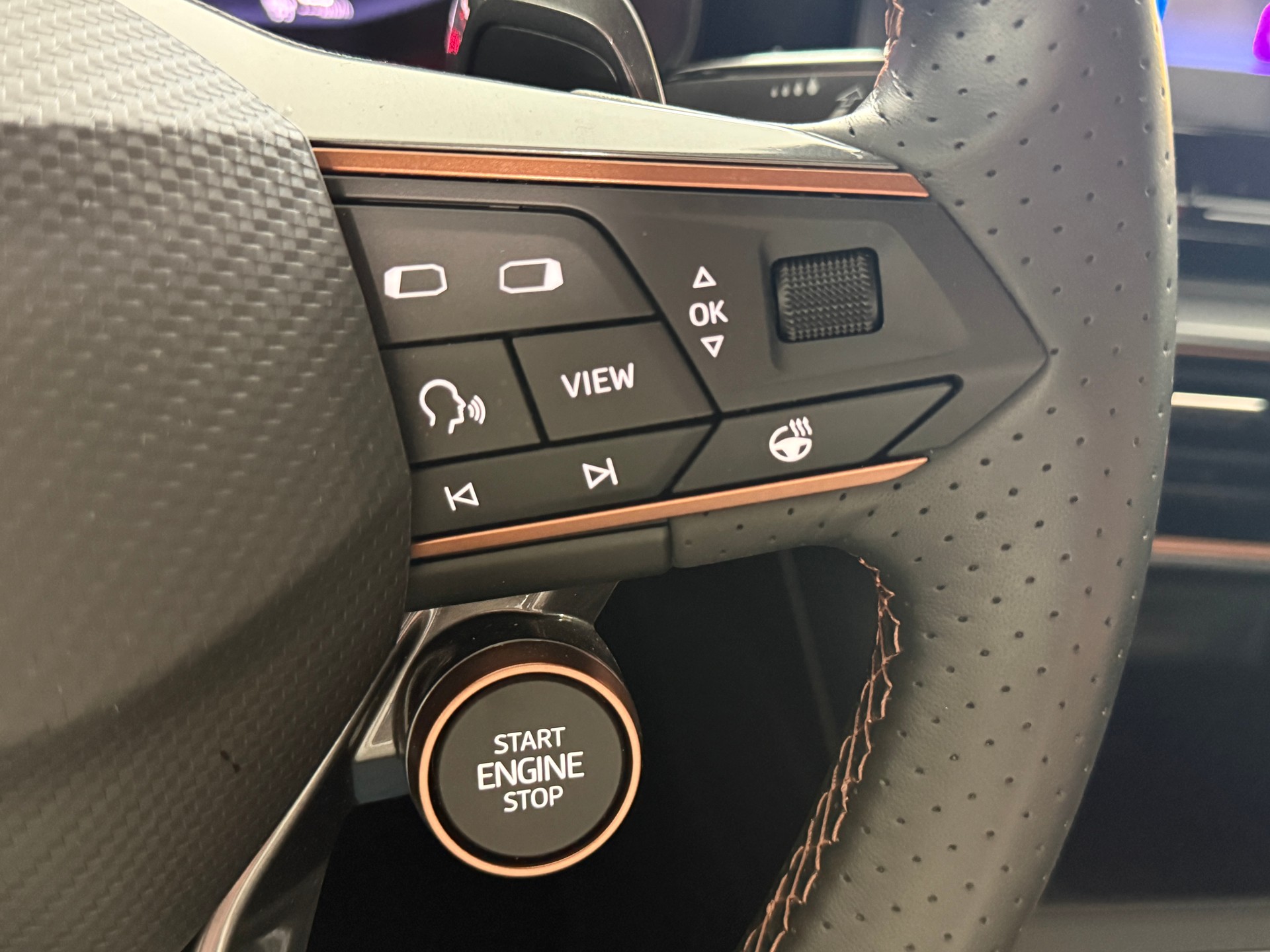 CUPRA Formentor 2.5TSI VZ5 4Drive DSG / 5-Zylinder / CH-Fahrzeug / Matt-Lackierung / Schalensitze / H&R-Federn / 20Zoll JP-Racing-image-13