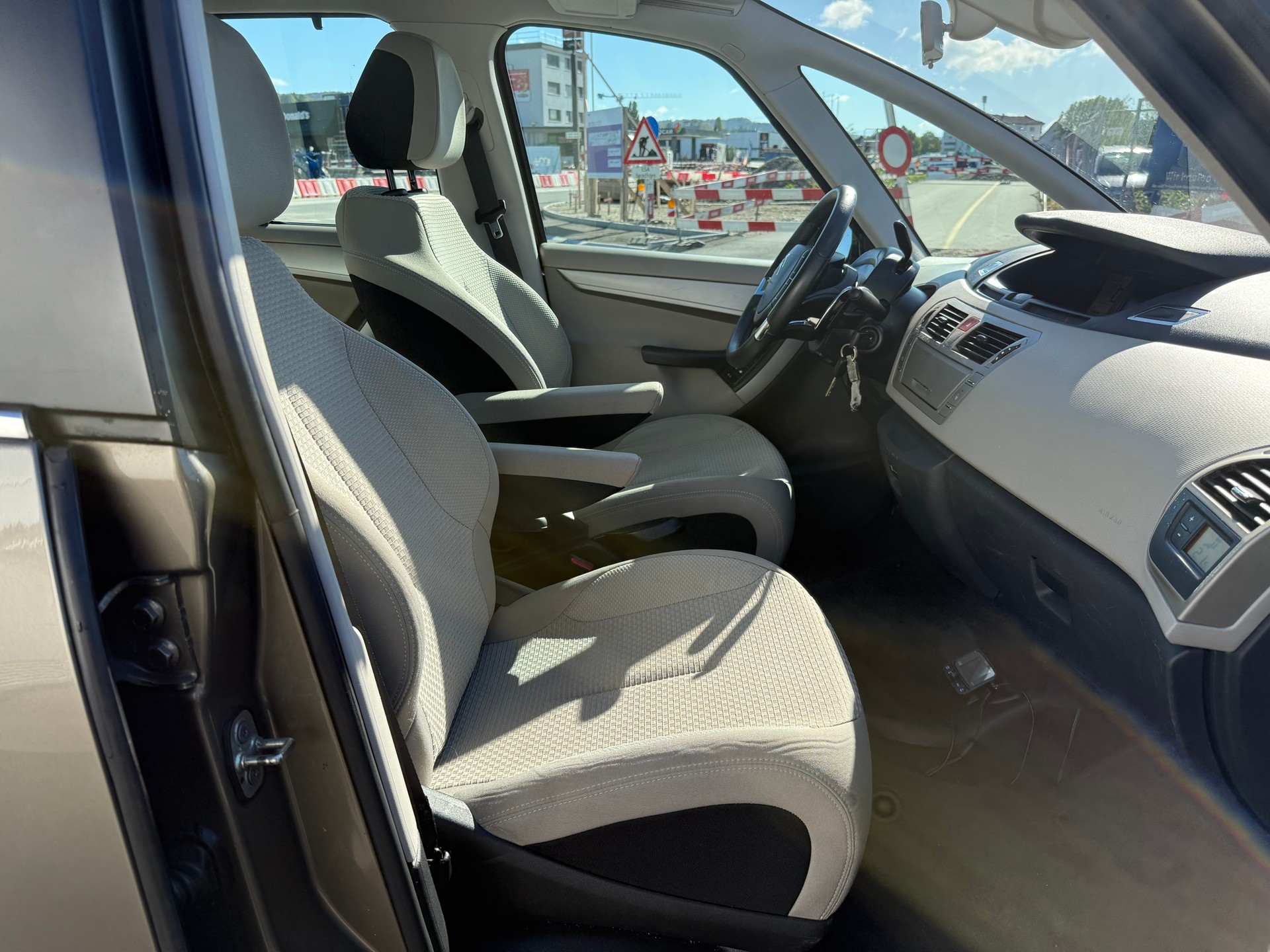 CITROEN Grand C4 Picasso 1.6 HDI 16V Swiss Style EGS6-image-10