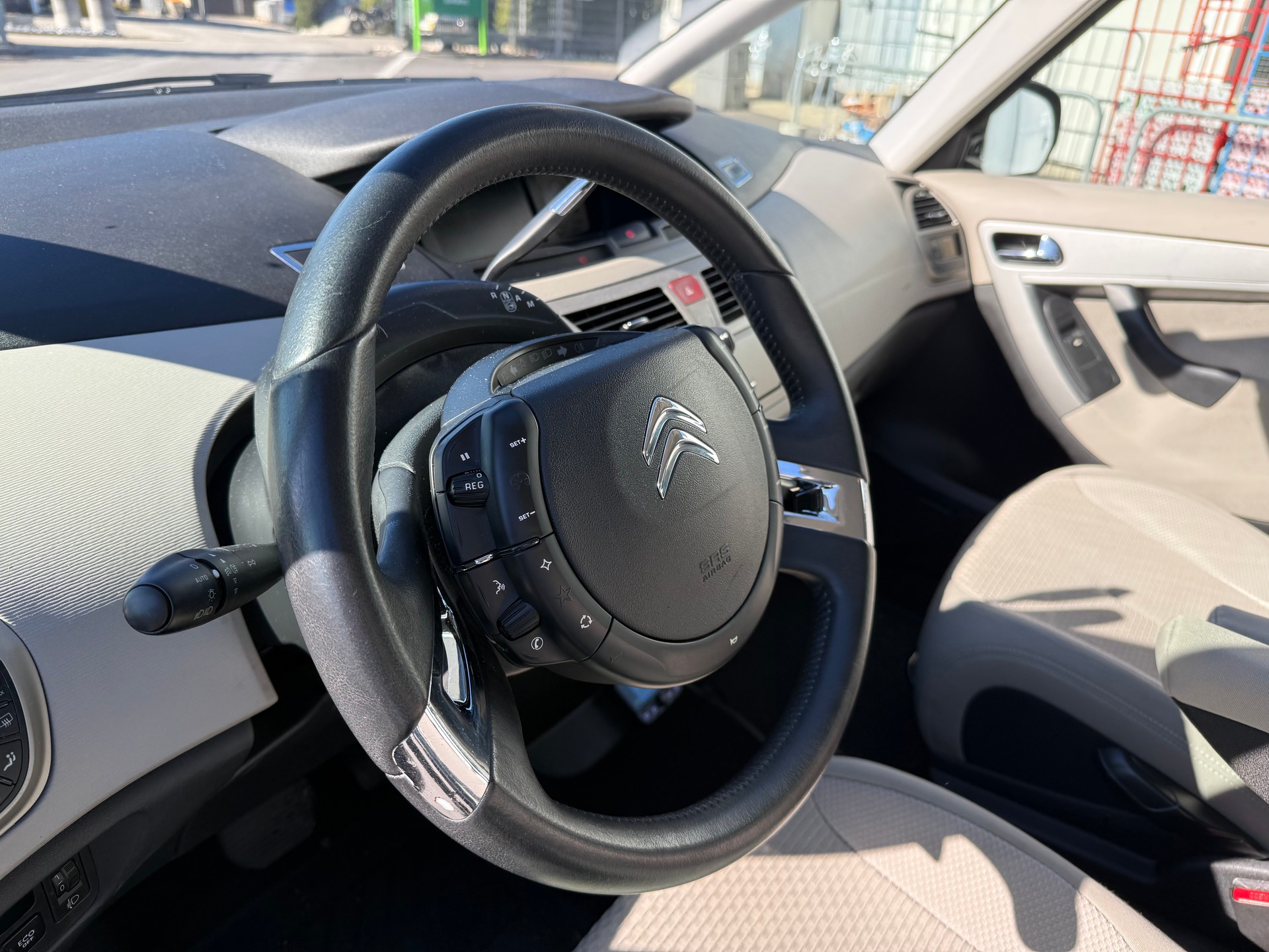 CITROEN Grand C4 Picasso 1.6 HDI 16V Swiss Style EGS6-image-9
