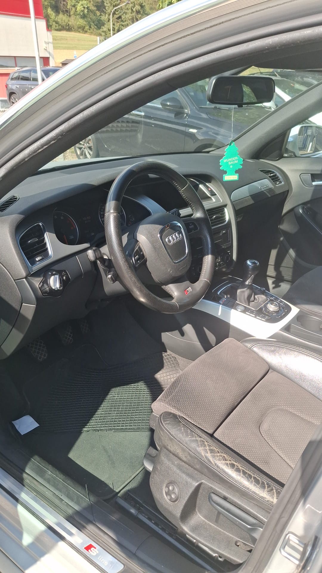 AUDI A4 Avant 2.0 TFSI quattro S-tronic-image-7