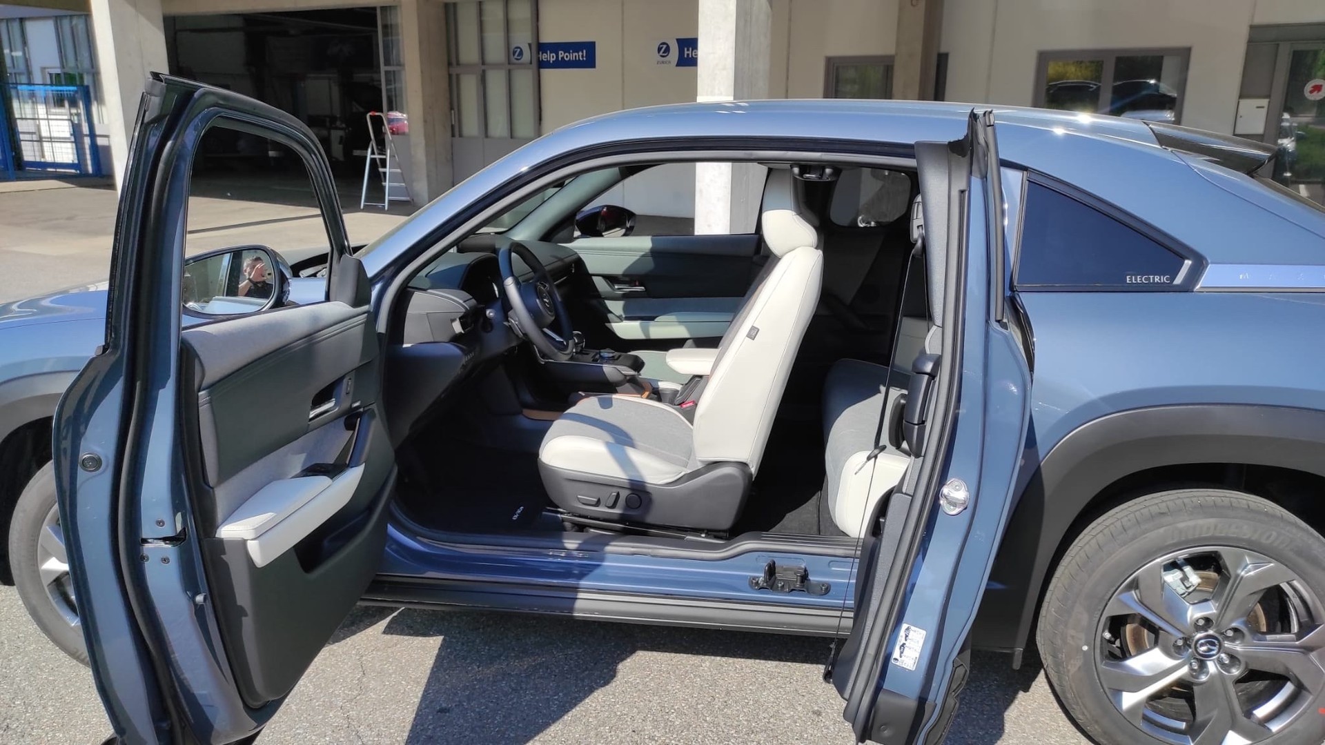 MAZDA MX-30 e-Skyactiv Revolution-image-1