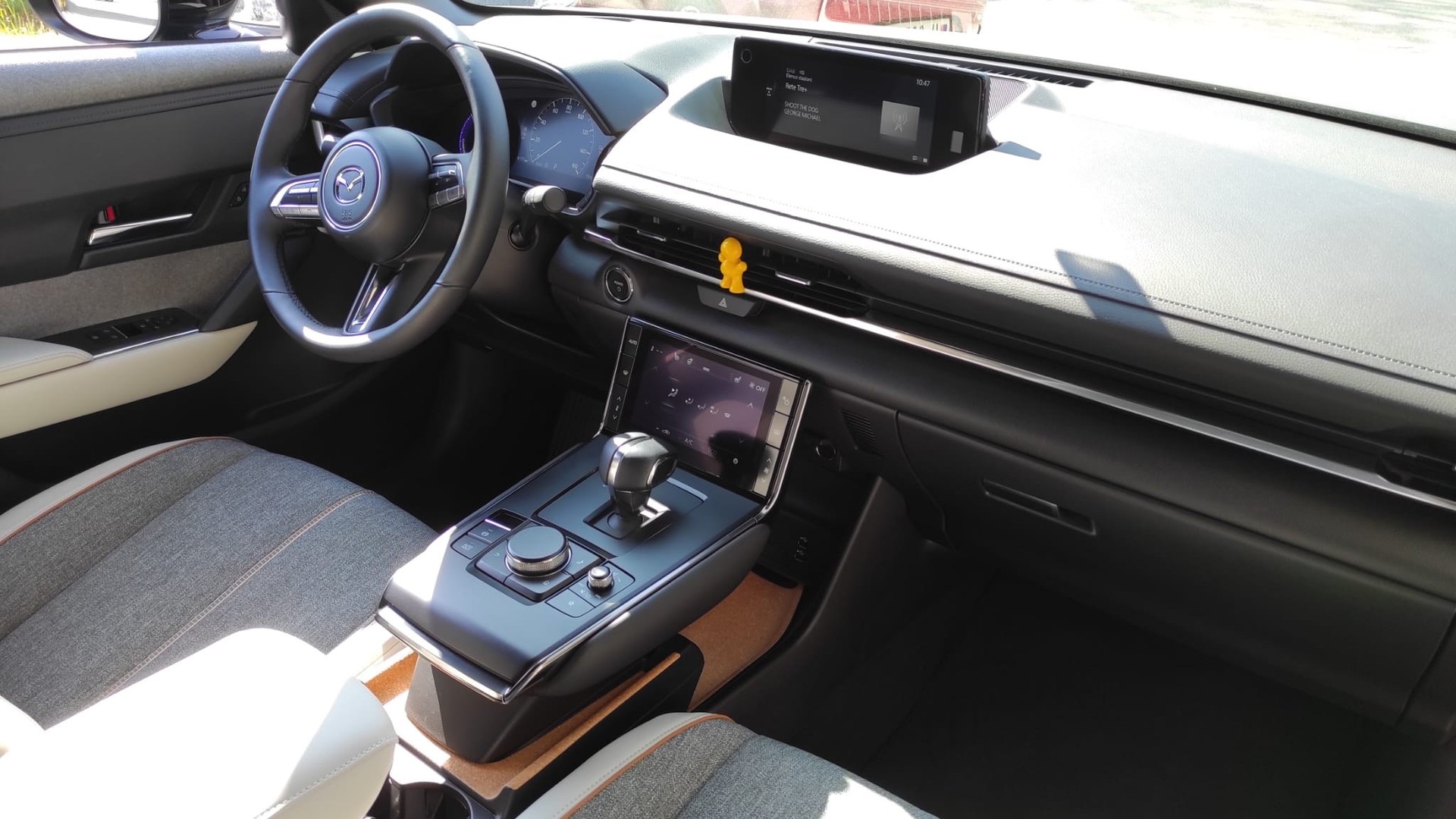 MAZDA MX-30 e-Skyactiv Revolution-image-2