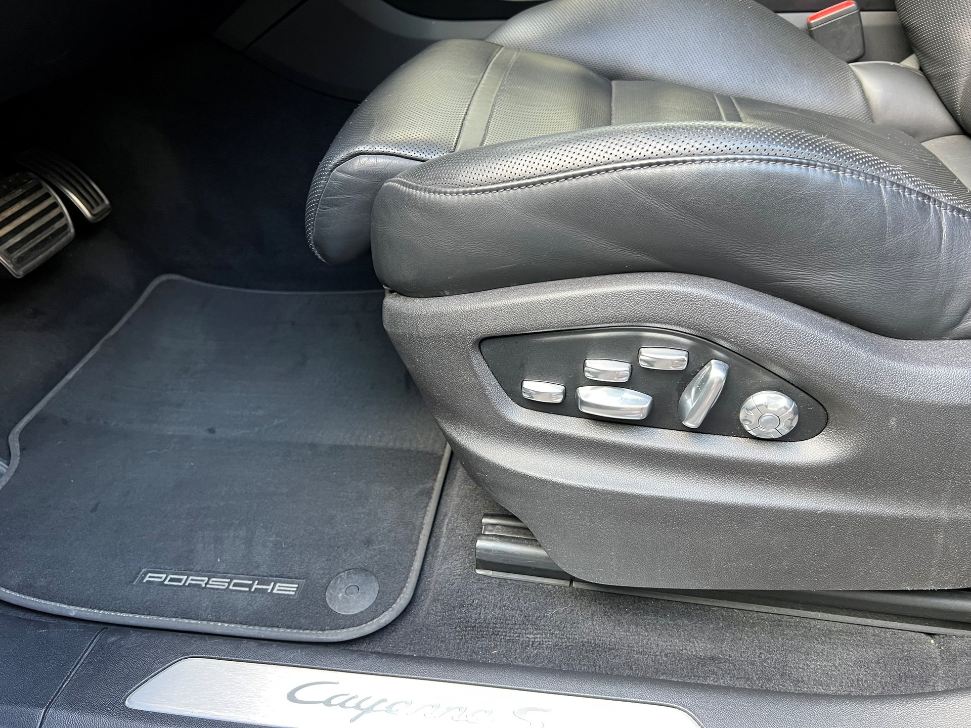 PORSCHE Cayenne S-image-16