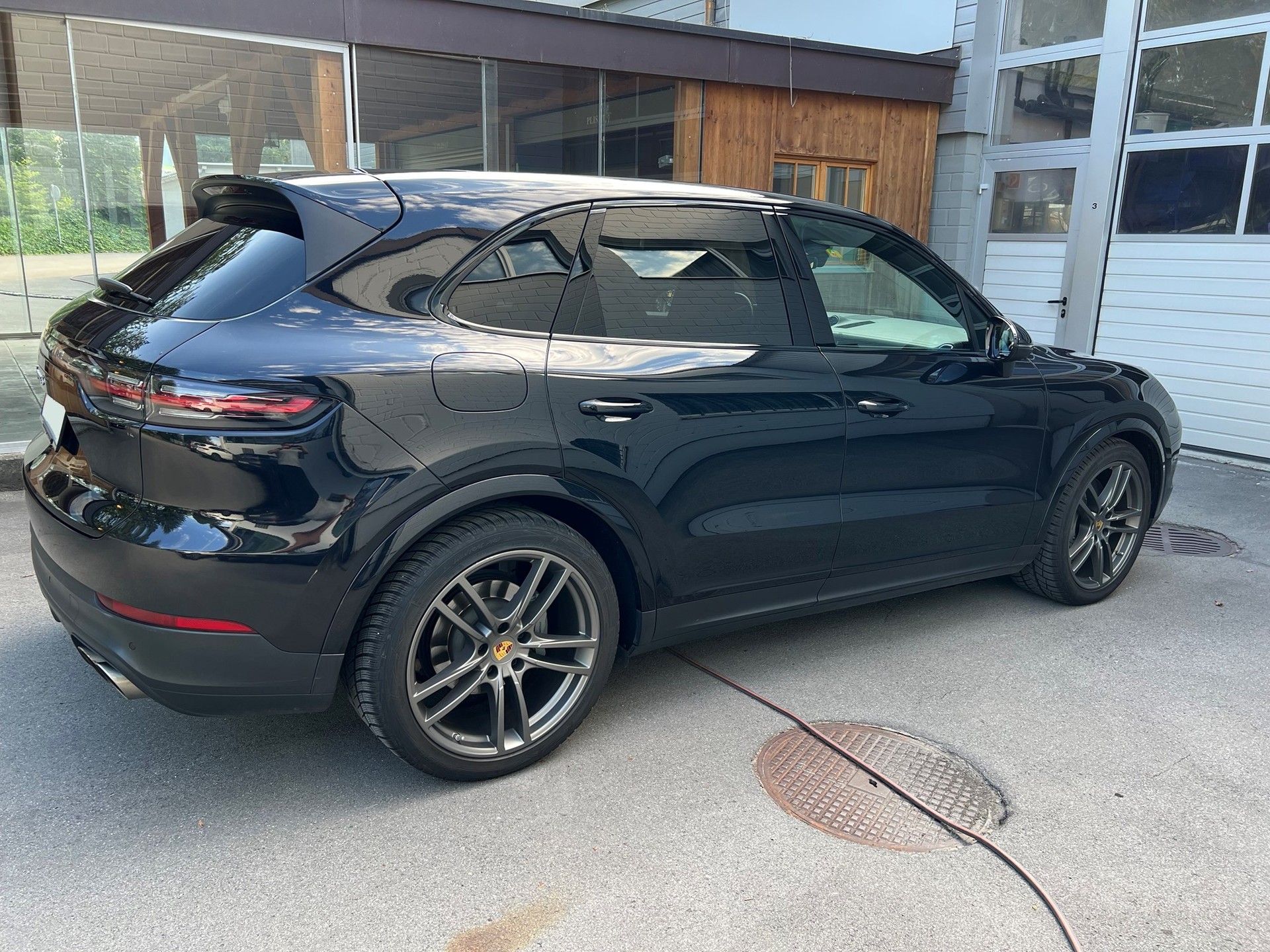PORSCHE Cayenne S-image-1