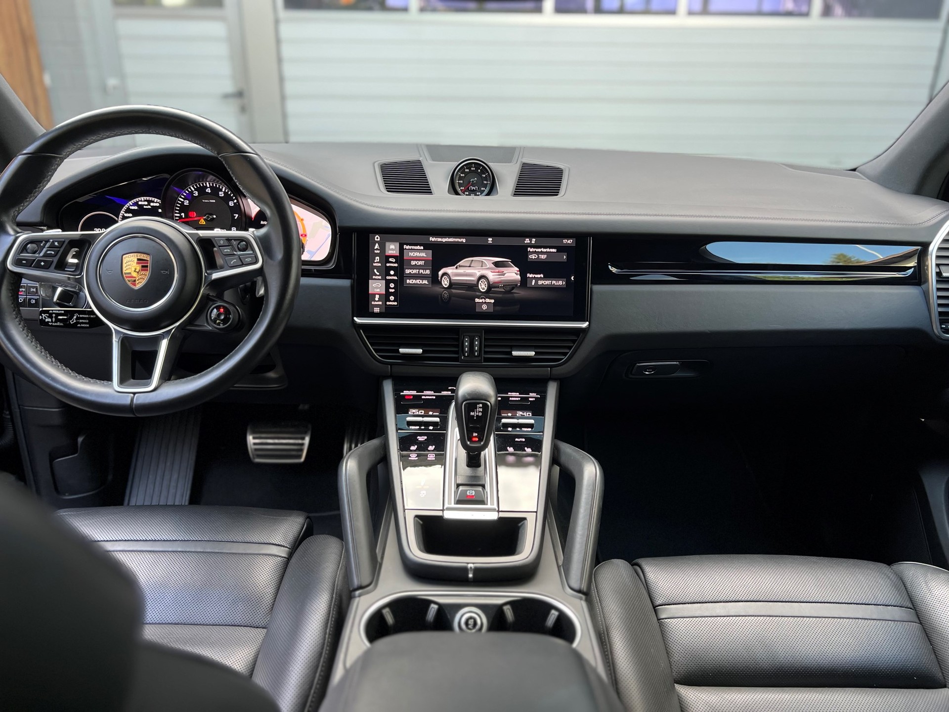 PORSCHE Cayenne S-image-10