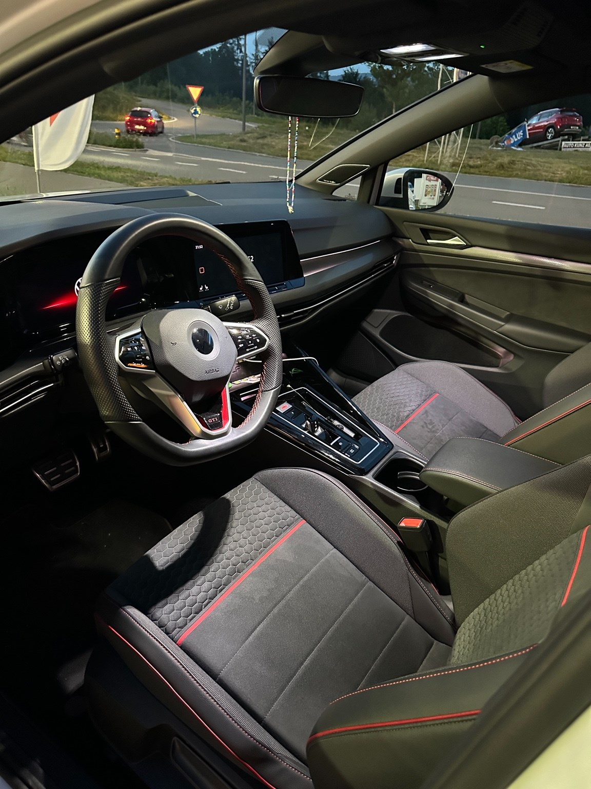 VW Golf 2.0 TSI GTI Clubsport DSG-image-9