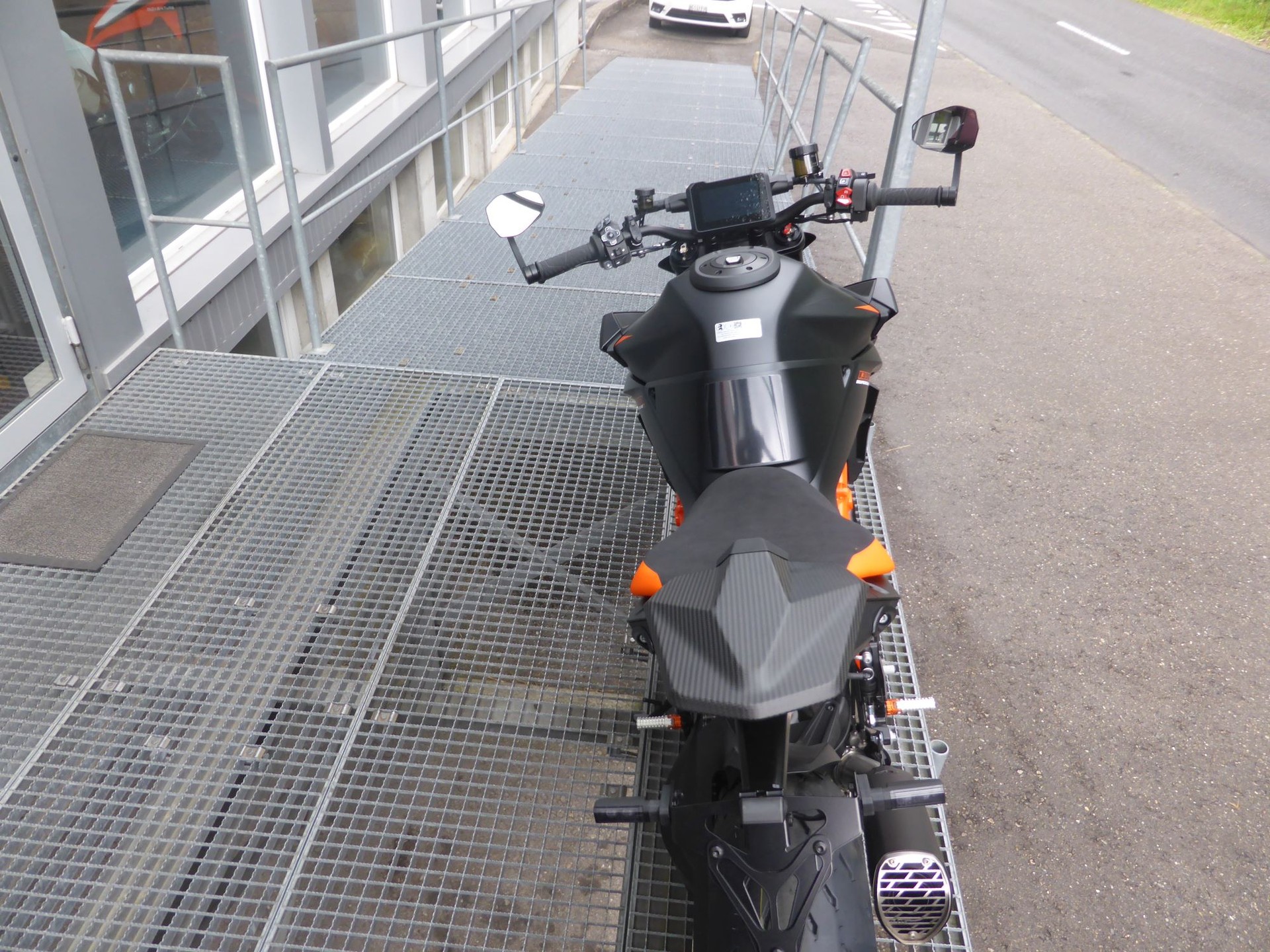 KTM 1390 Super Duke R-image-2