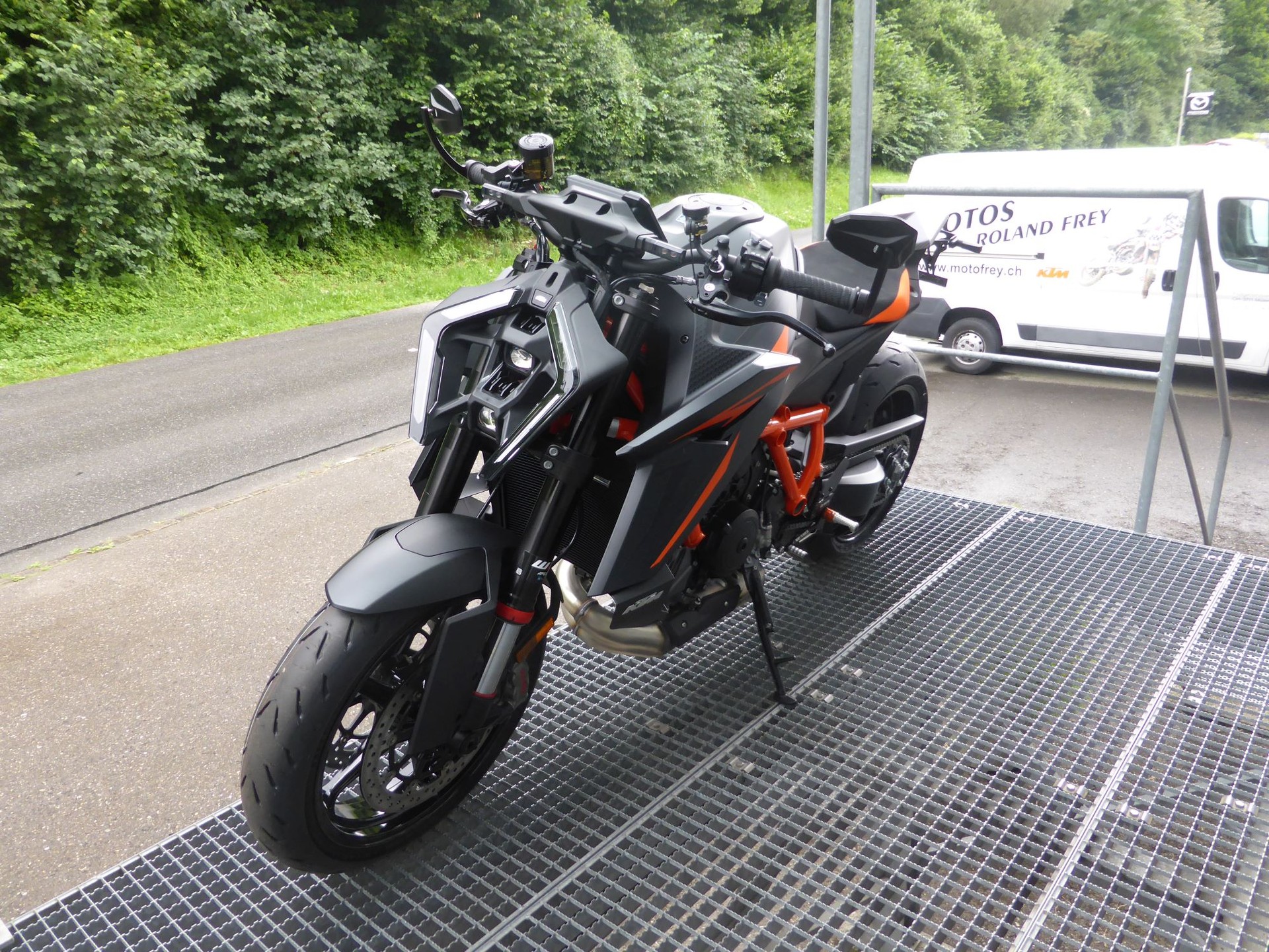 KTM 1390 Super Duke R-image-4